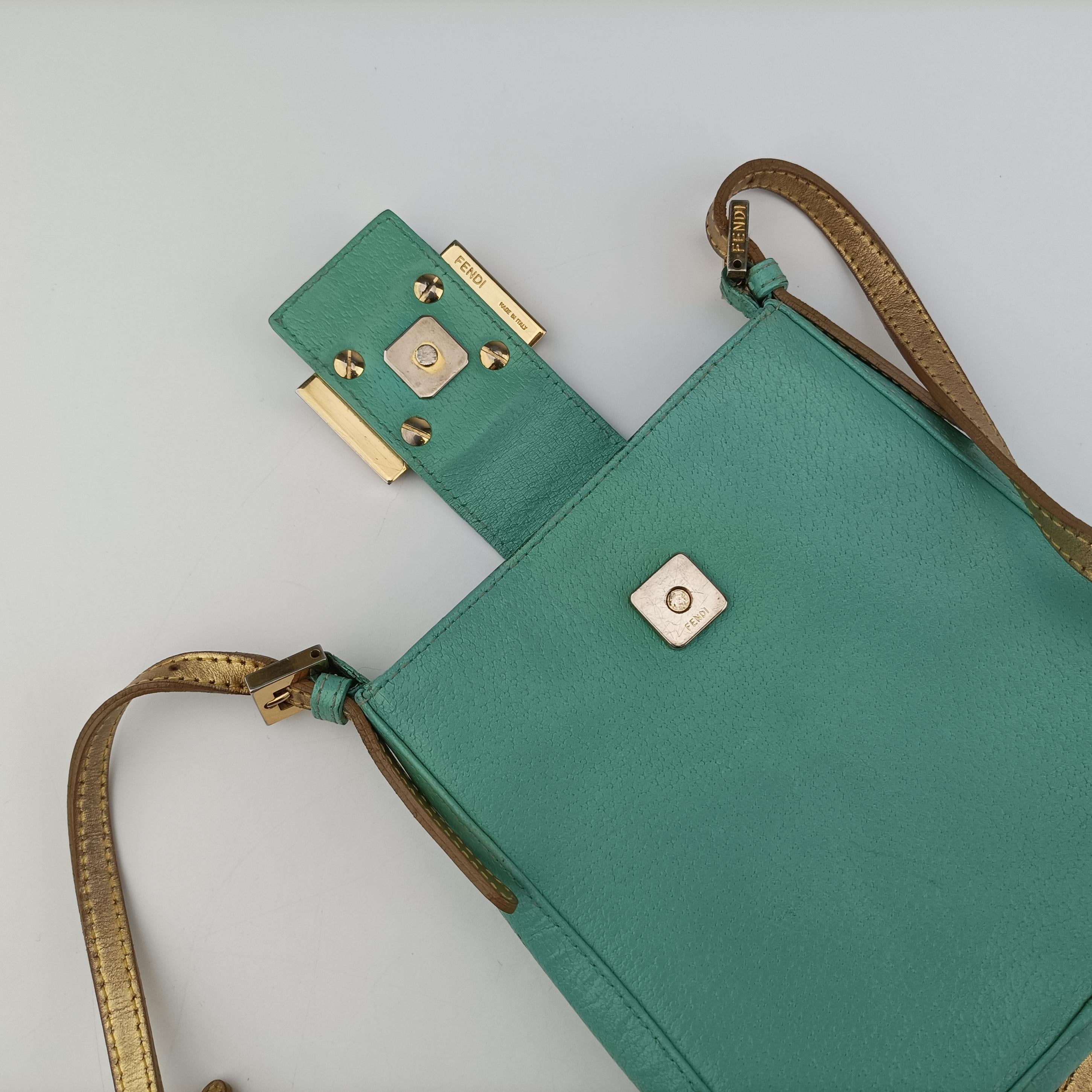 Pre-owned Fendi Mamma Bucket Zucca Green Leather  shoulderbag | stylenewstar
