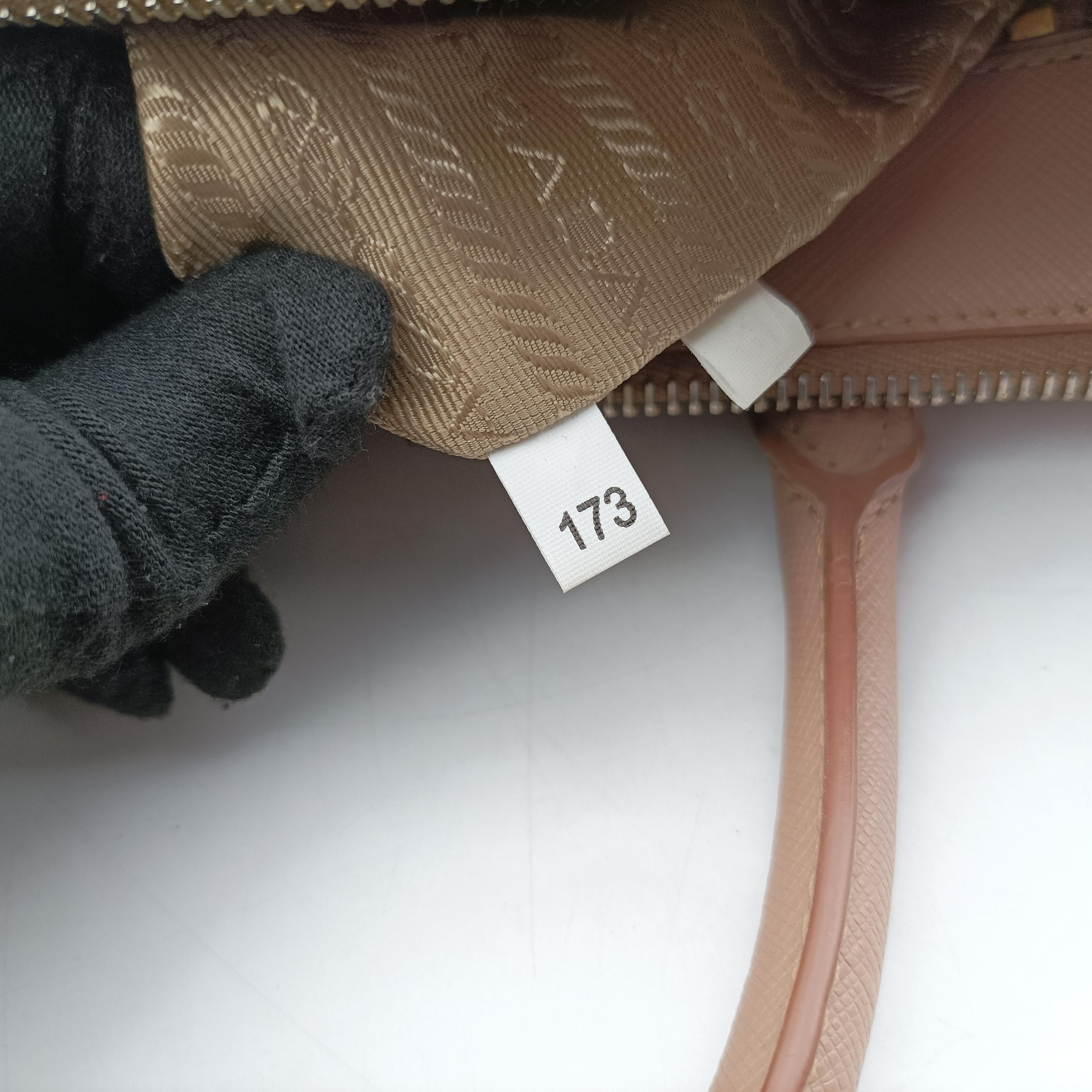 Vintage Prada Galleria Pink SAFFIANO Leather BN1801 shoulderbag | stylenewstar