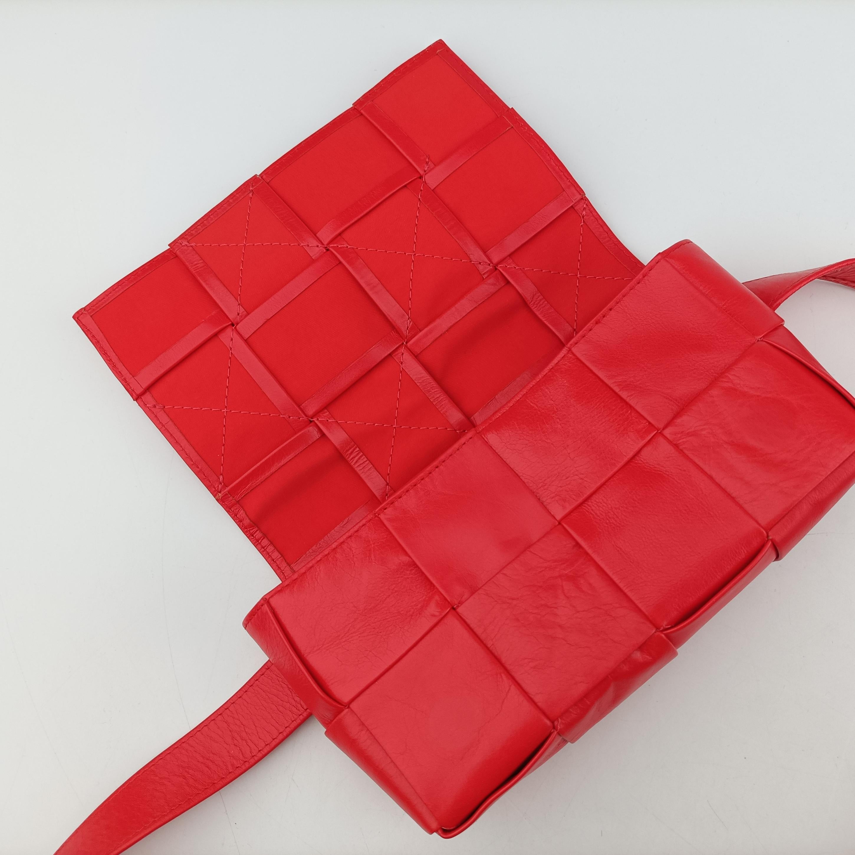 Vintage Bottega Veneta CASSETTE Red lambskin  shoulderbag | stylenewstar