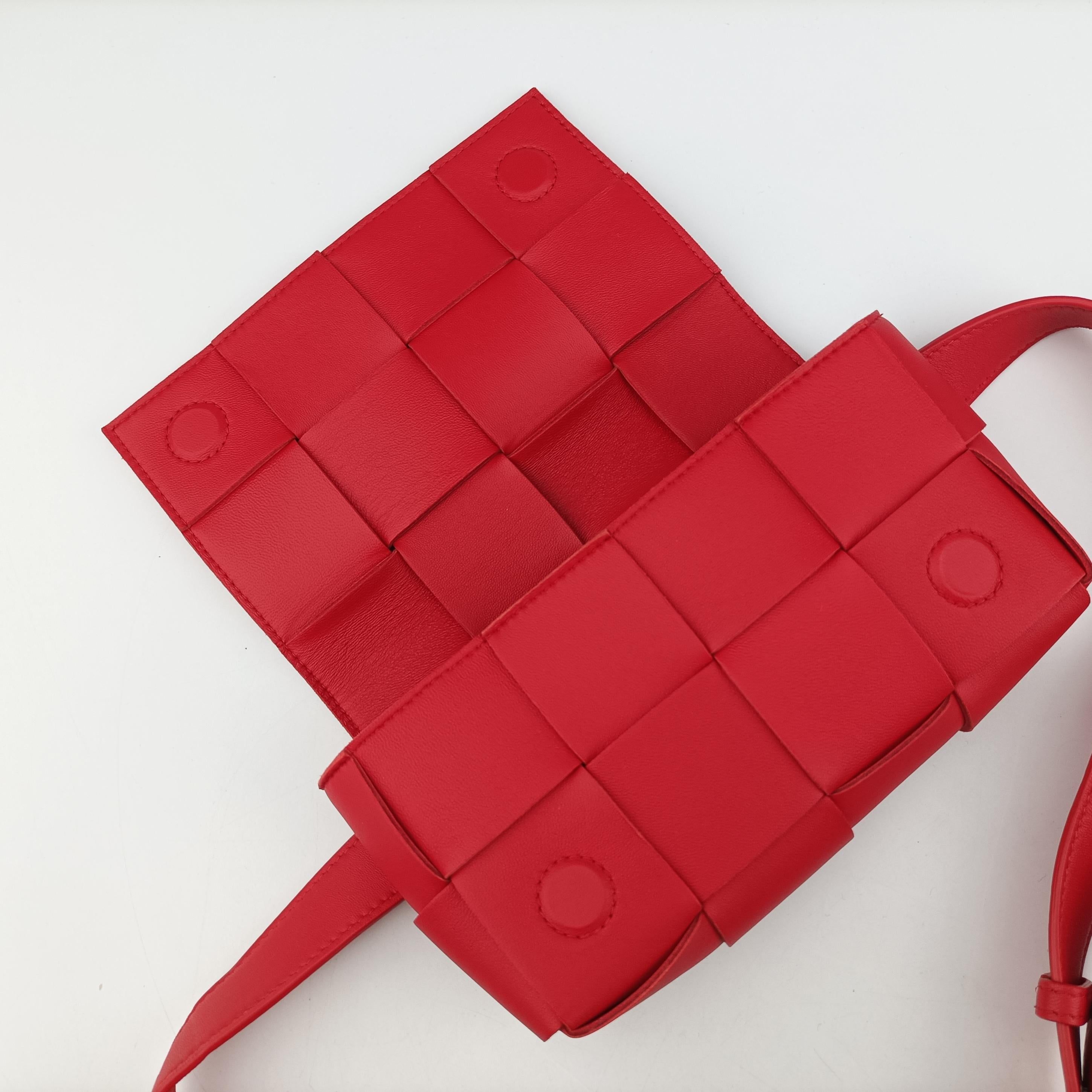 Vintage Bottega Veneta CASSETTE Red lambskin  shoulderbag | stylenewstar