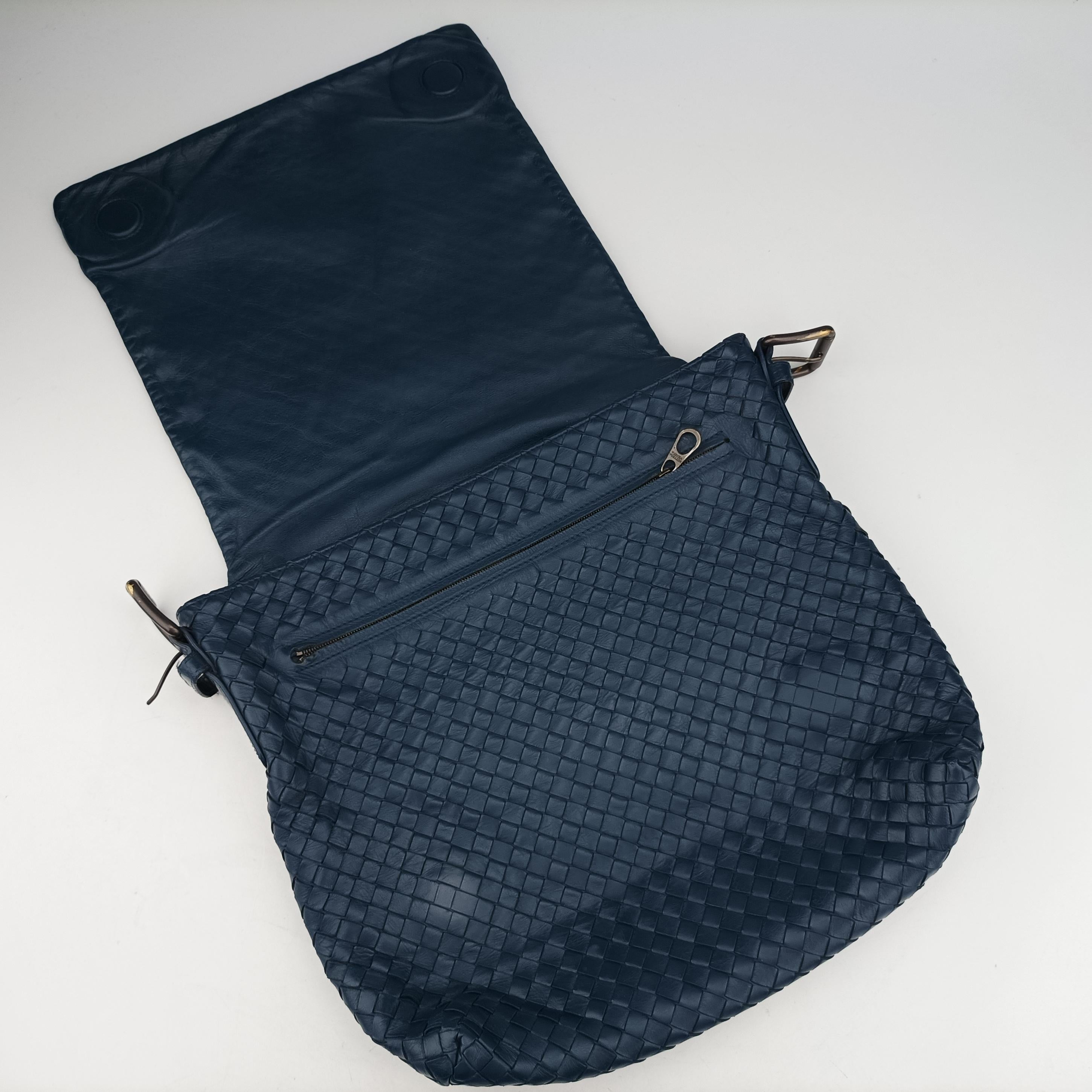 Secondhand Bottega Veneta Intrecciato Navy lambskin  shoulderbag | stylenewstar