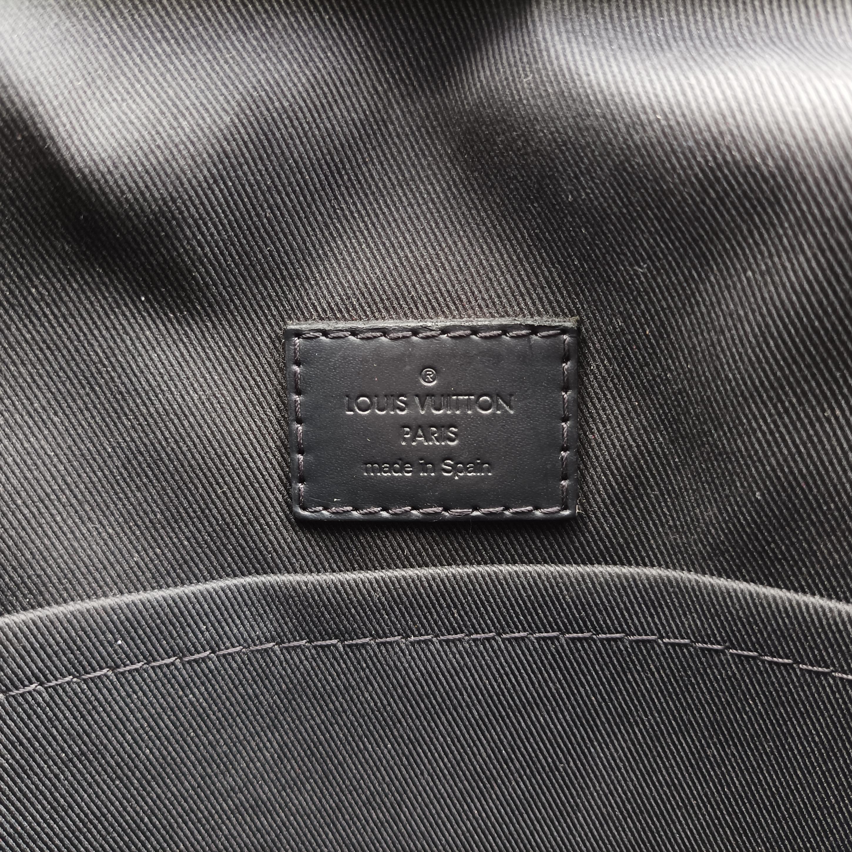 Vintage Louis Vuitton District PM Noir Damier Infini Leather N41033 shoulderbag | stylenewstar