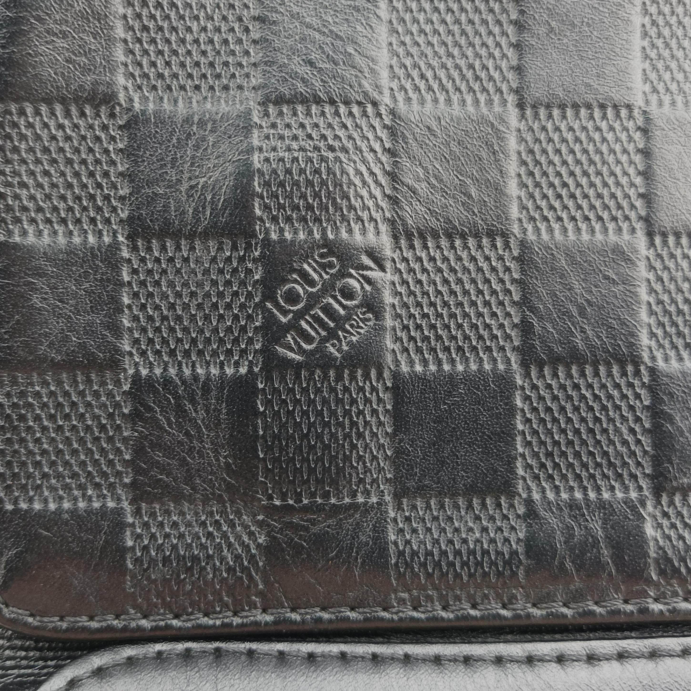 Vintage Louis Vuitton District PM Noir Damier Infini Leather N41033 shoulderbag | stylenewstar