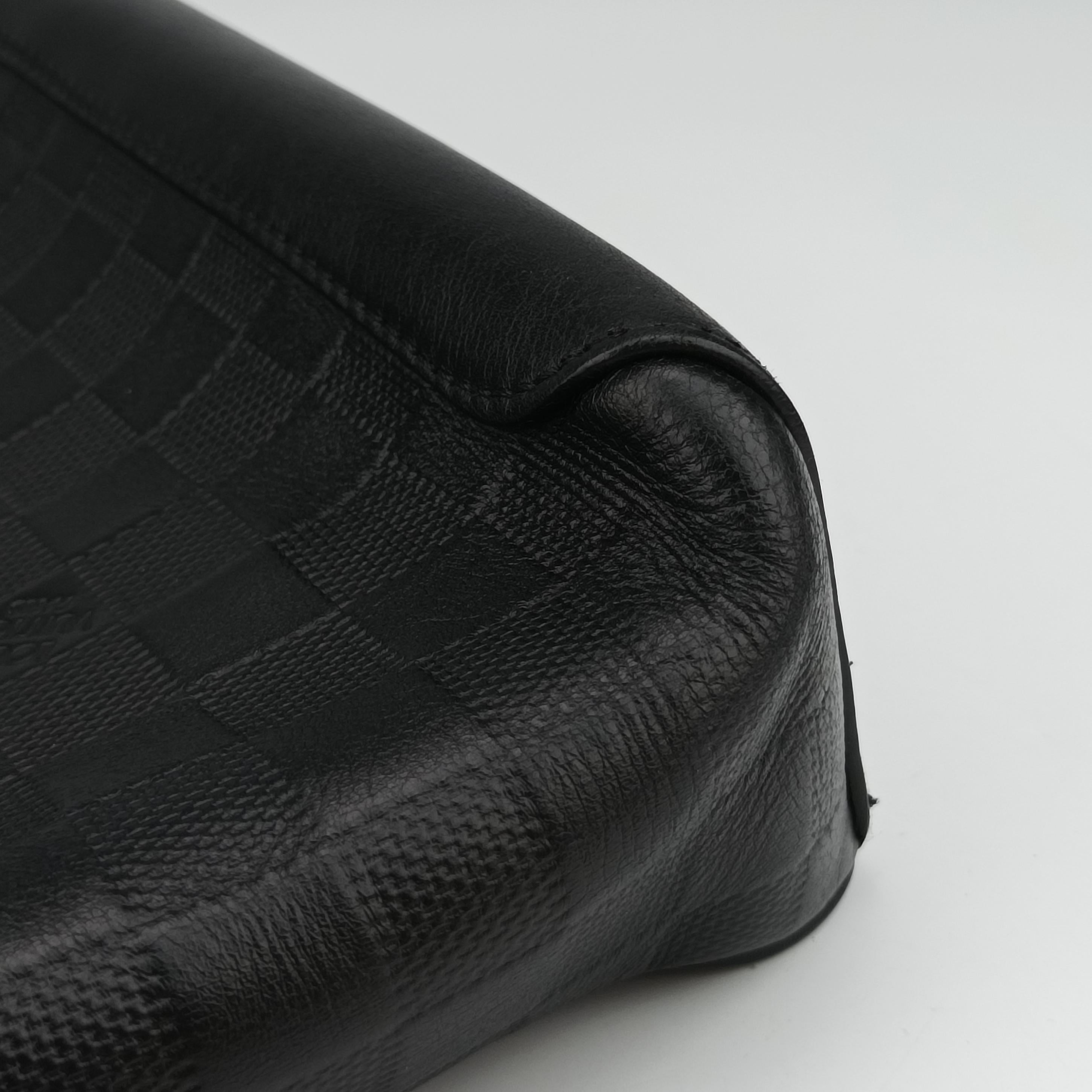 Vintage Louis Vuitton District PM Noir Damier Infini Leather N41033 shoulderbag | stylenewstar