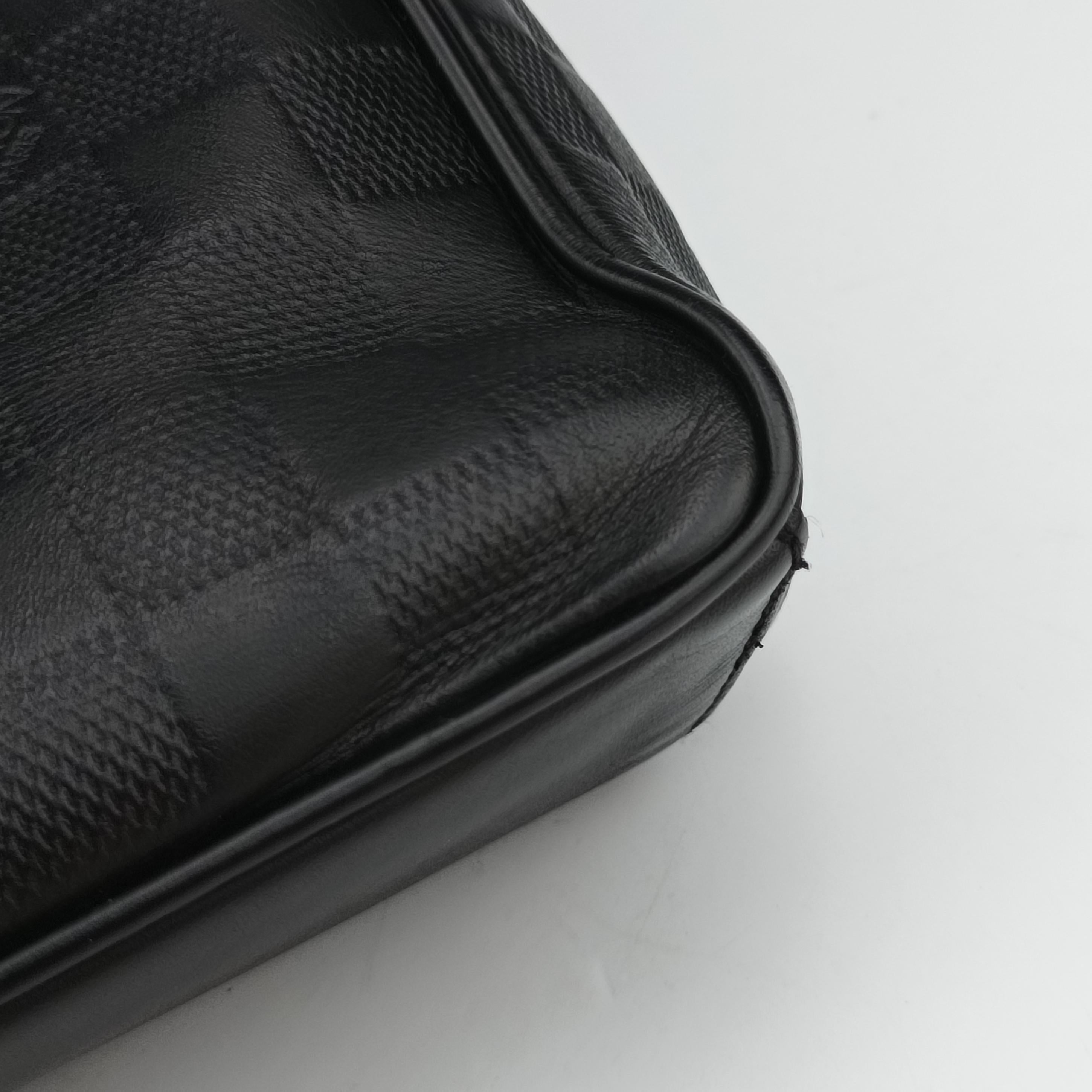Vintage Louis Vuitton District PM Noir Damier Infini Leather N41033 shoulderbag | stylenewstar