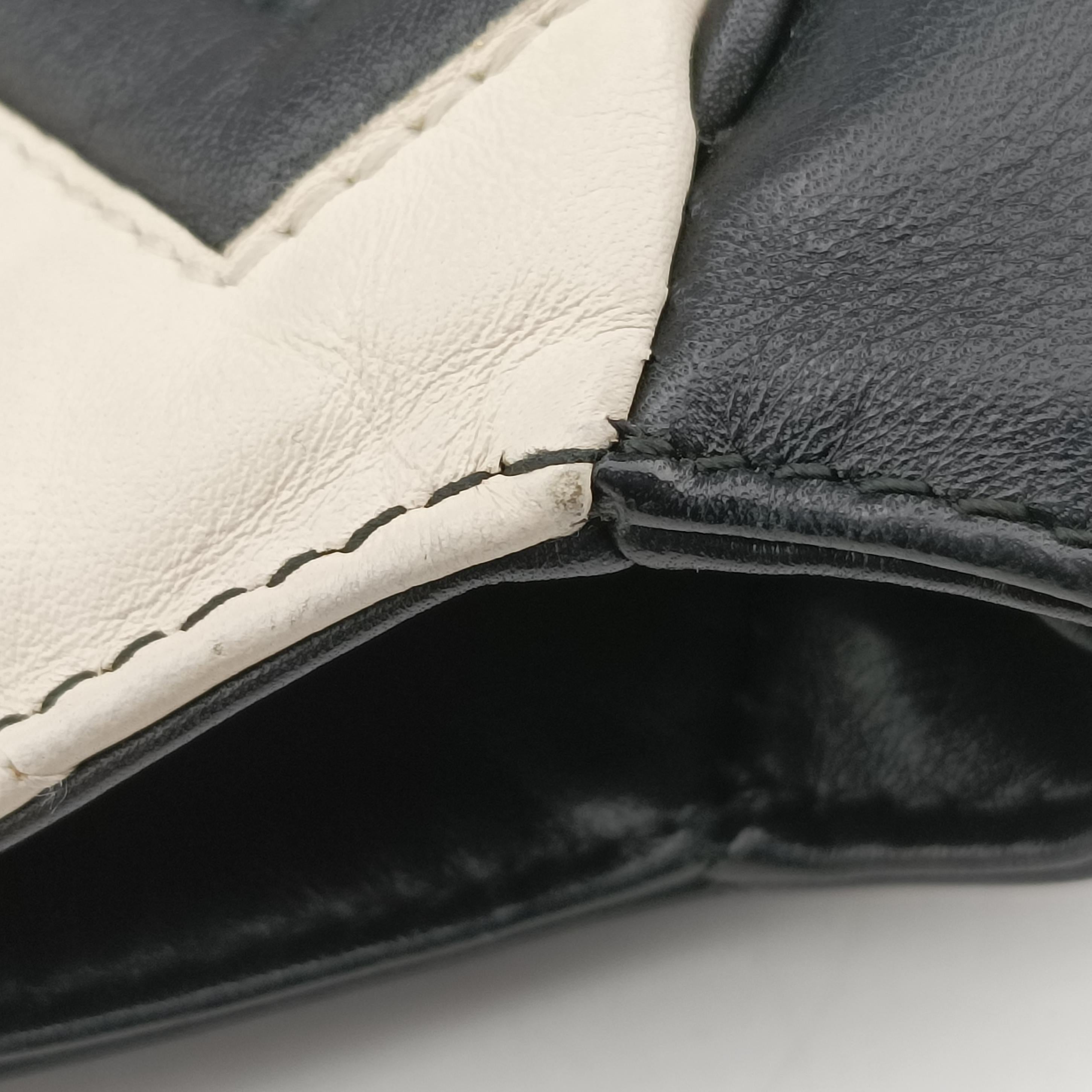 Pre-owned Gucci GG Marmont Black × White Leather 443501 shoulderbag | stylenewstar