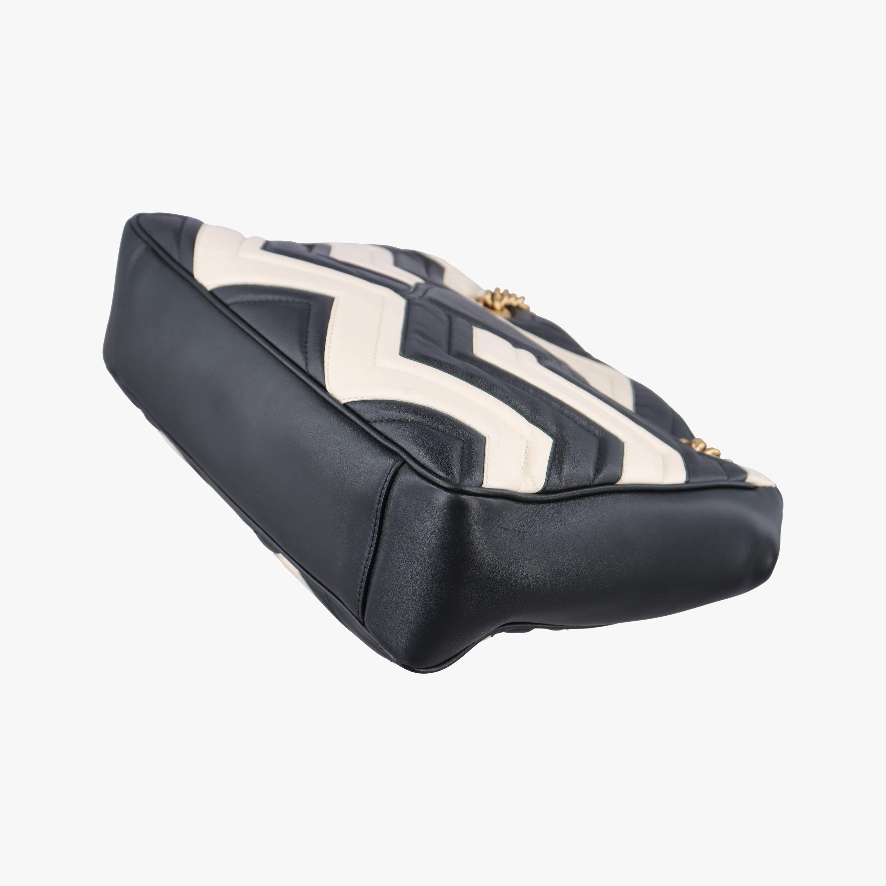 Pre-owned Gucci GG Marmont Black × White Leather 443501 shoulderbag | stylenewstar