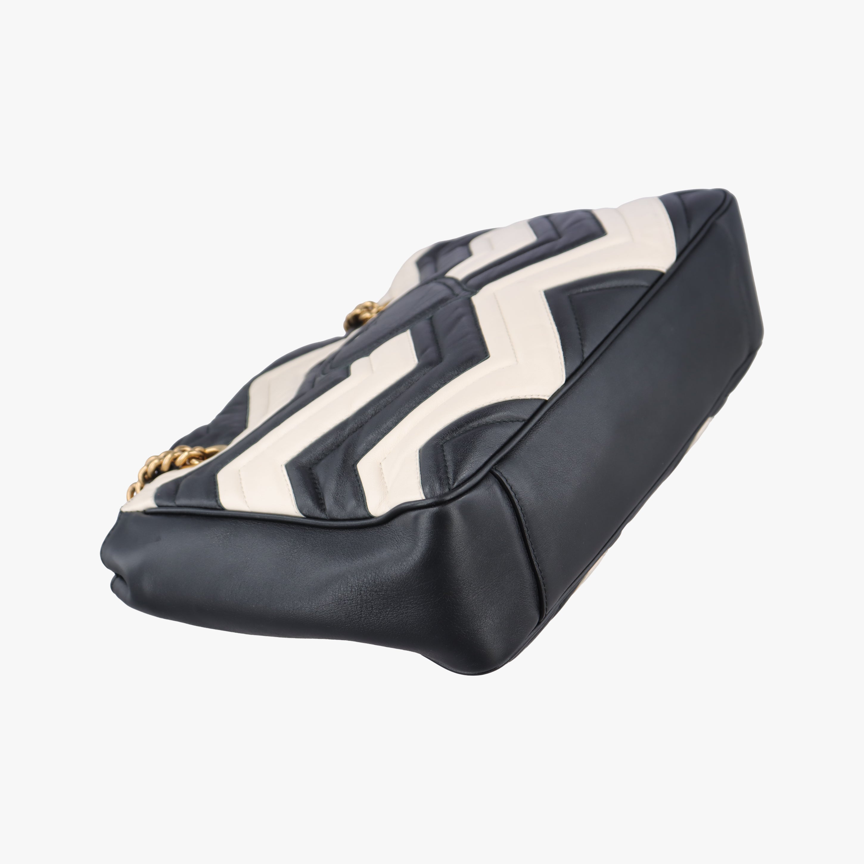 Pre-owned Gucci GG Marmont Black × White Leather 443501 shoulderbag | stylenewstar