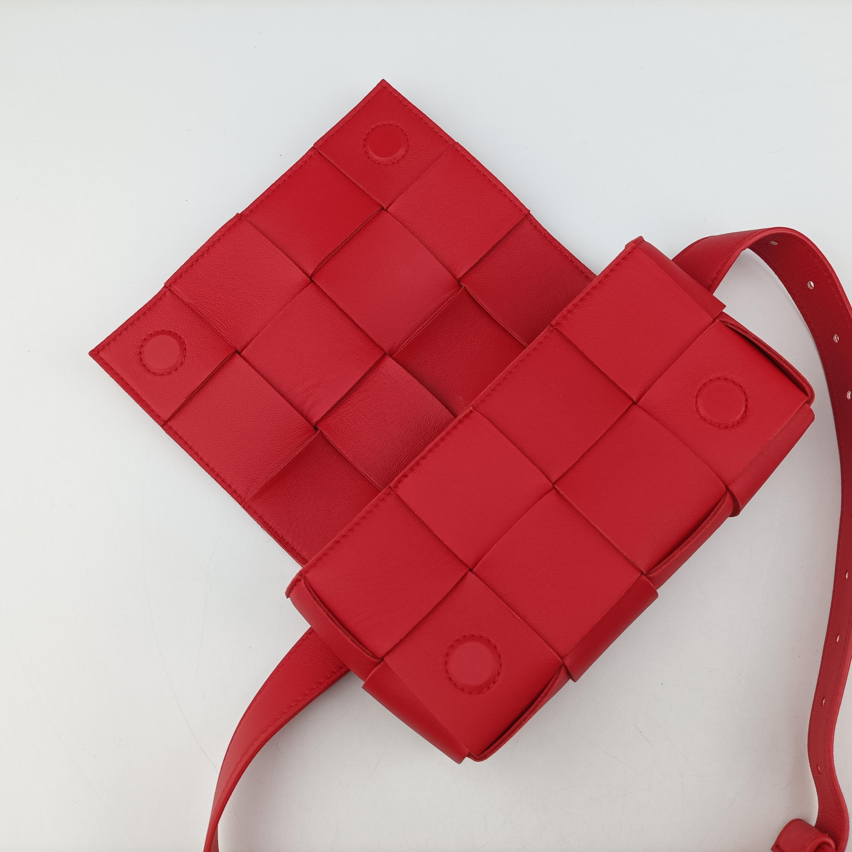 Pre-owned Bottega Veneta CASSETTE Red lambskin  bum bag/waist bag | stylenewstar