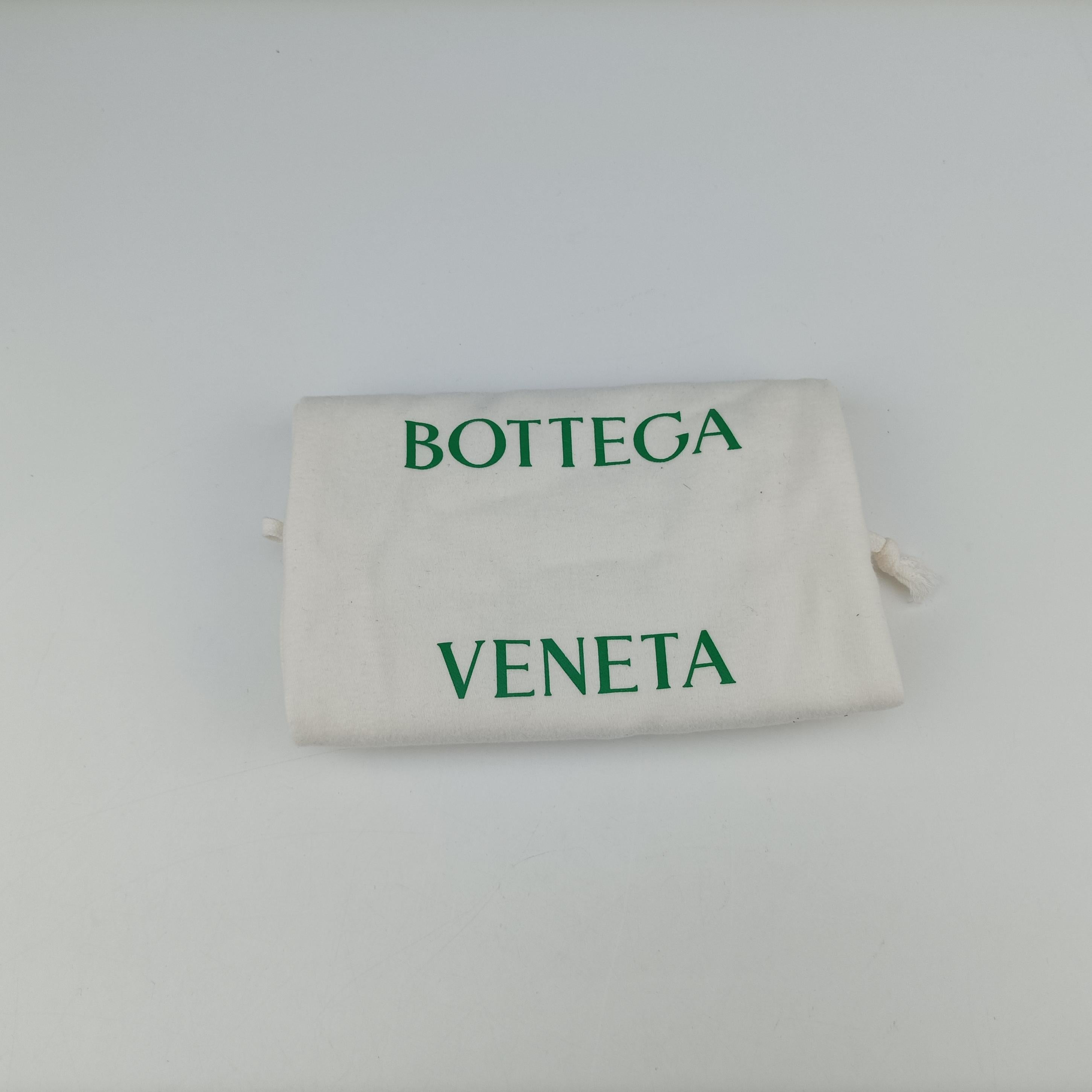 Pre-owned Bottega Veneta CASSETTE Red lambskin  bum bag/waist bag | stylenewstar