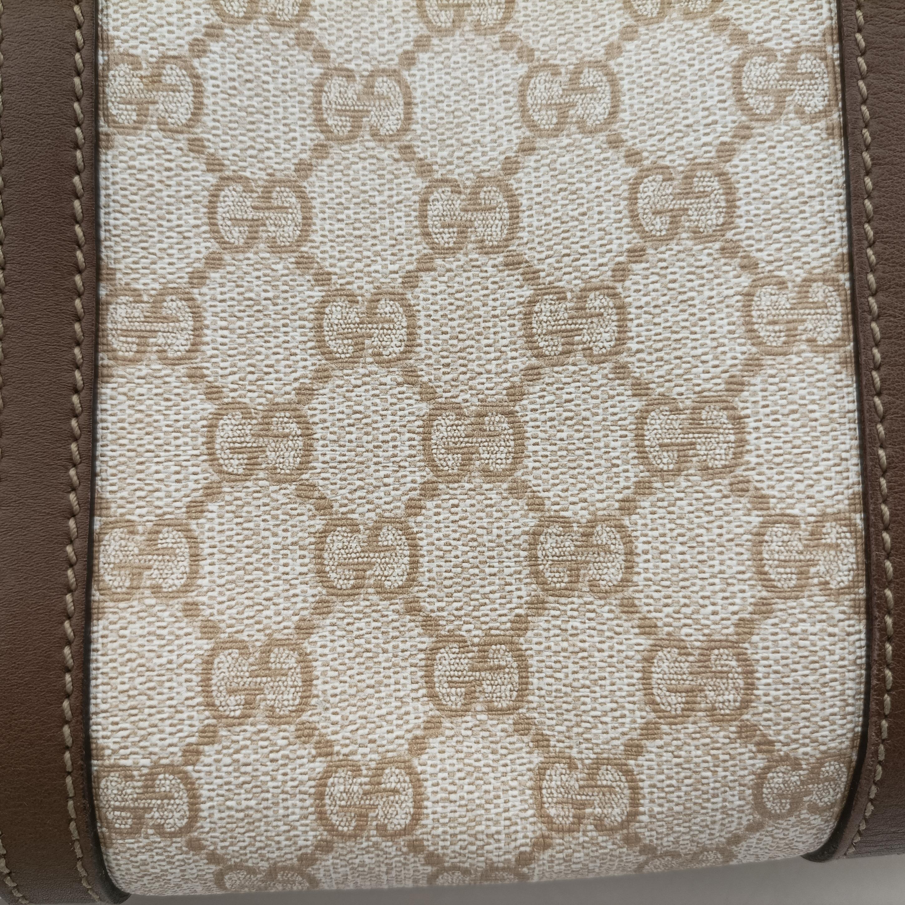 Pre-owned Gucci GG Supreme White×brown PVC coated canvas 322231 shoulderbag | stylenewstar