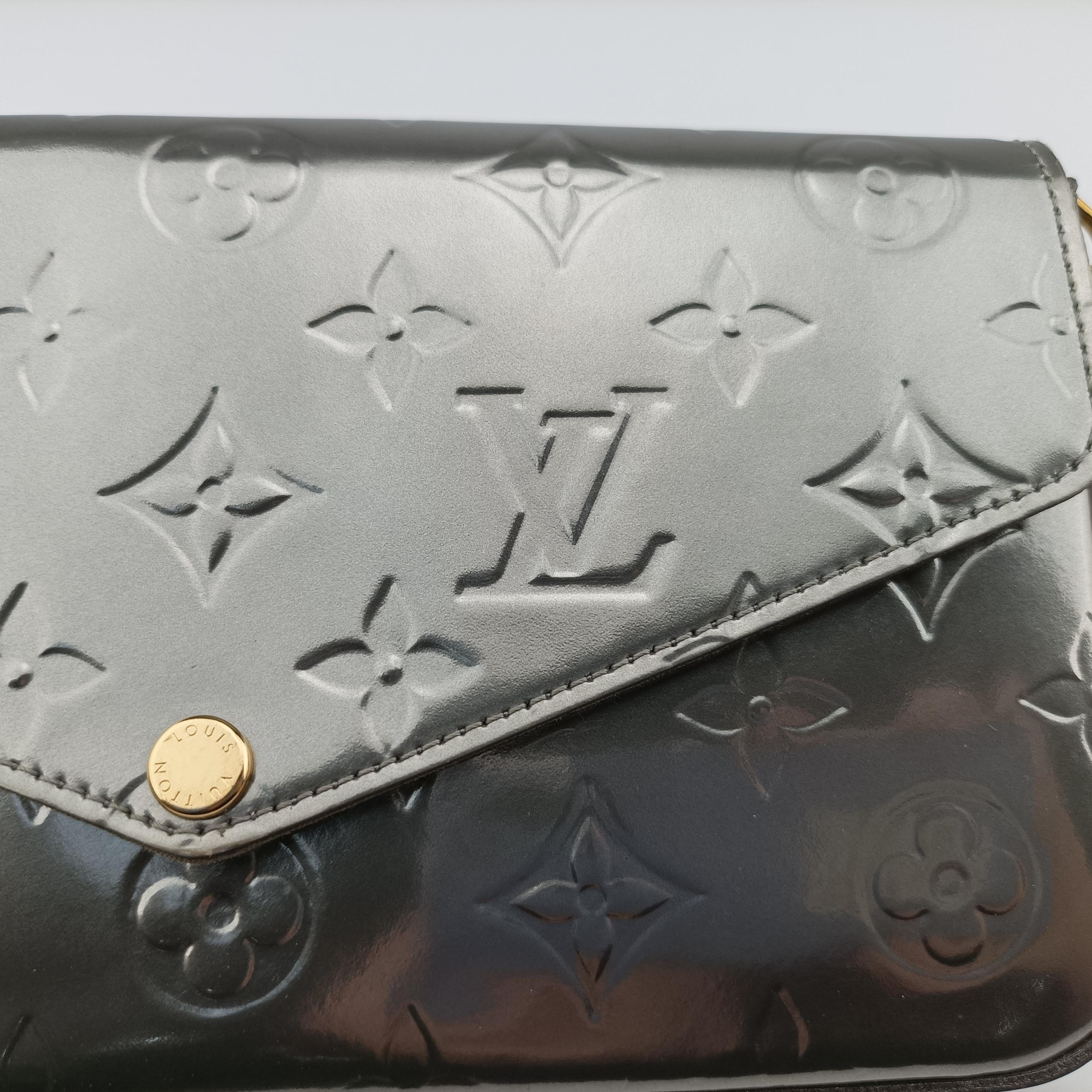 Pre-owned Louis Vuitton Pochette Felice Silver Vernis M68648 shoulderbag | stylenewstar