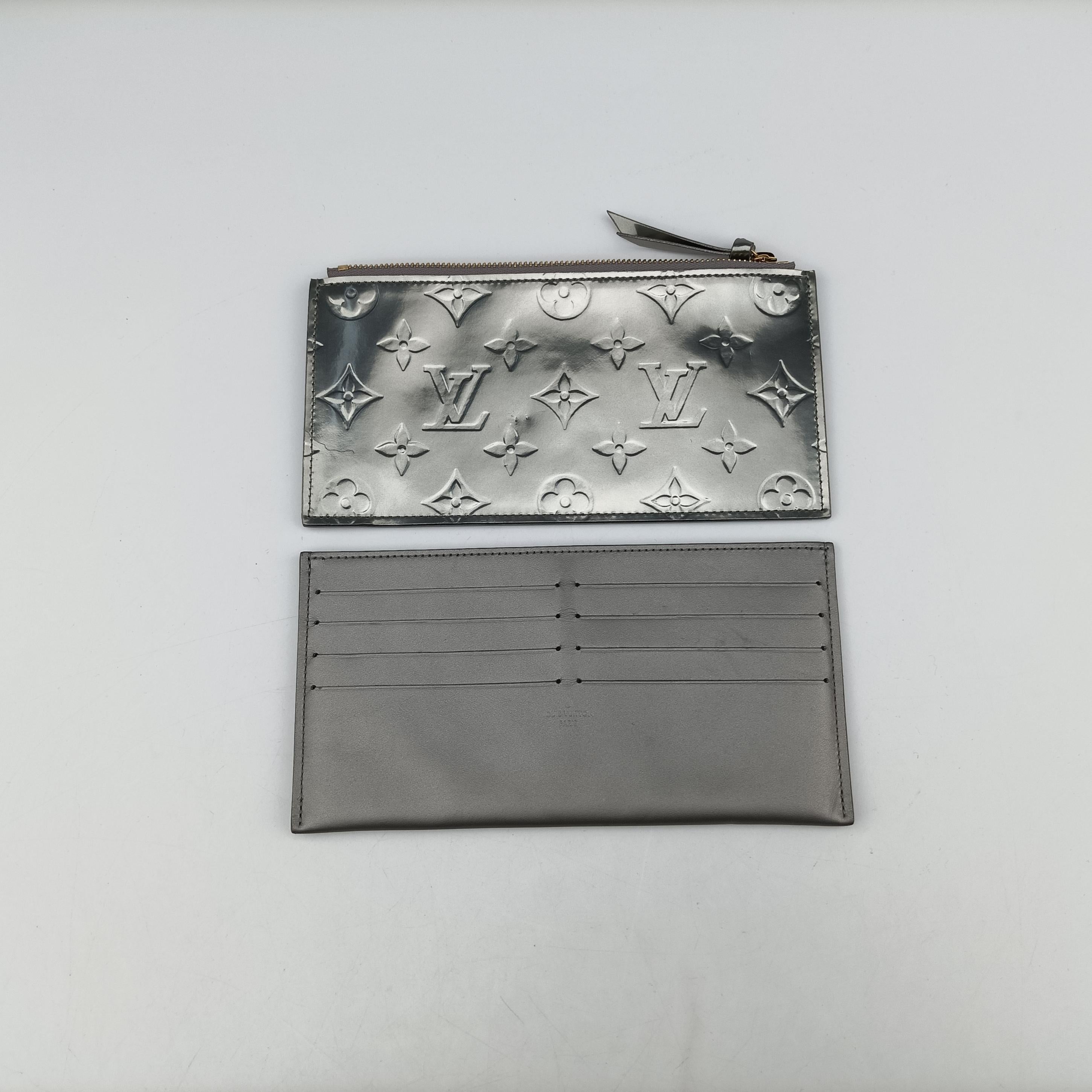 Pre-owned Louis Vuitton Pochette Felice Silver Vernis M68648 shoulderbag | stylenewstar