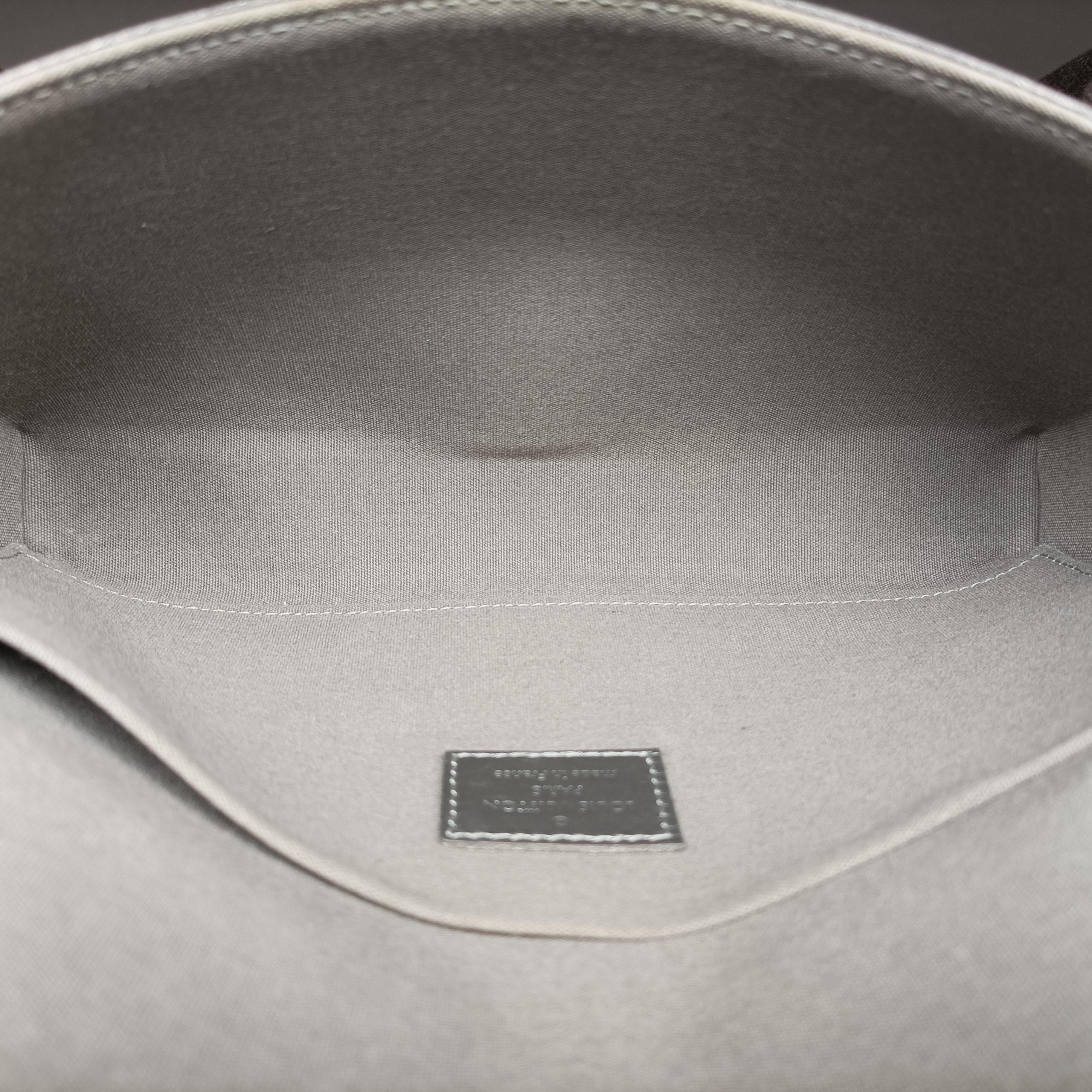 Pre-owned Louis Vuitton Pochette Felice Silver Vernis M68648 shoulderbag | stylenewstar