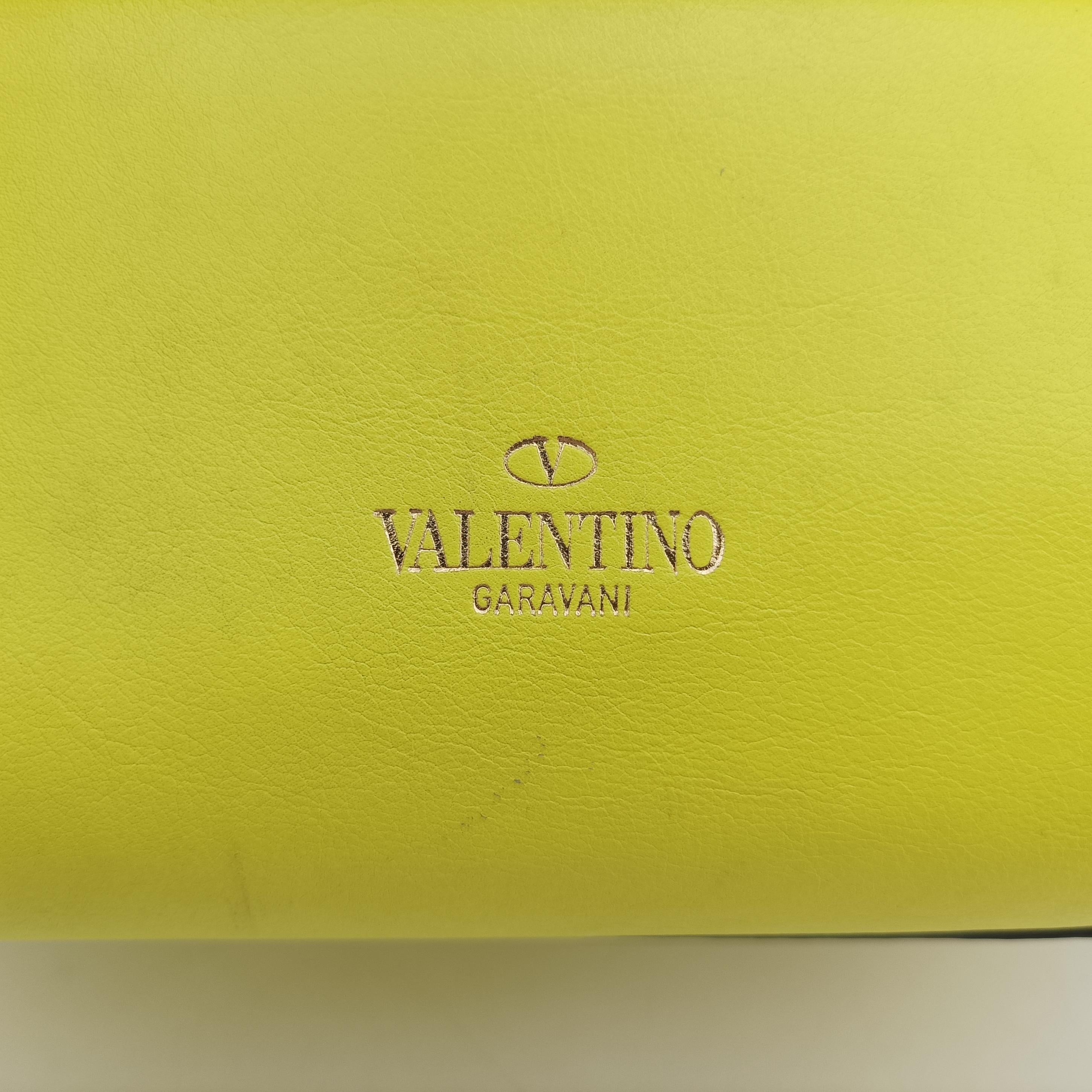 Pre-owned Valentino Rockstud Yellow Leather  shoulderbag | stylenewstar