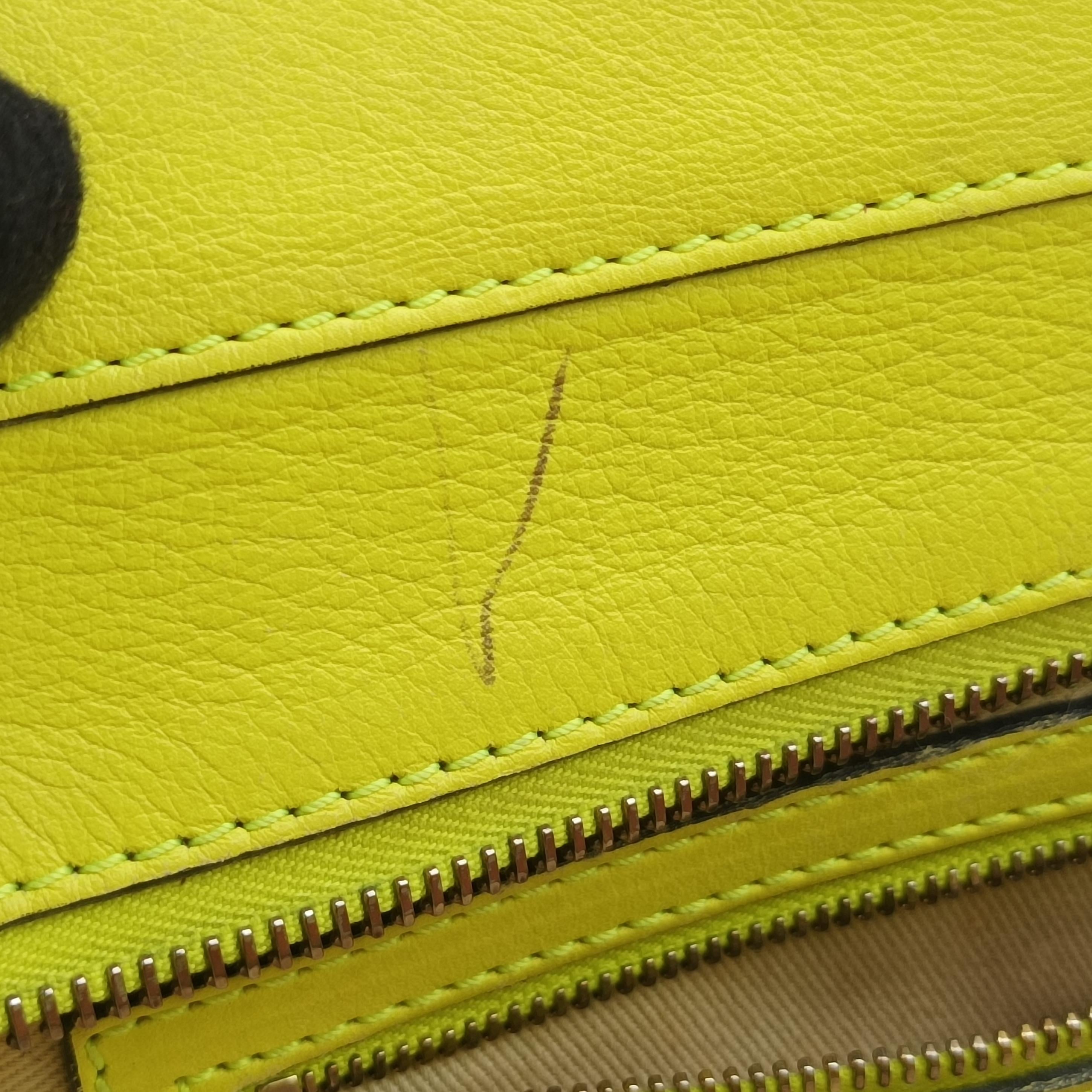 Pre-owned Valentino Rockstud Yellow Leather  shoulderbag | stylenewstar
