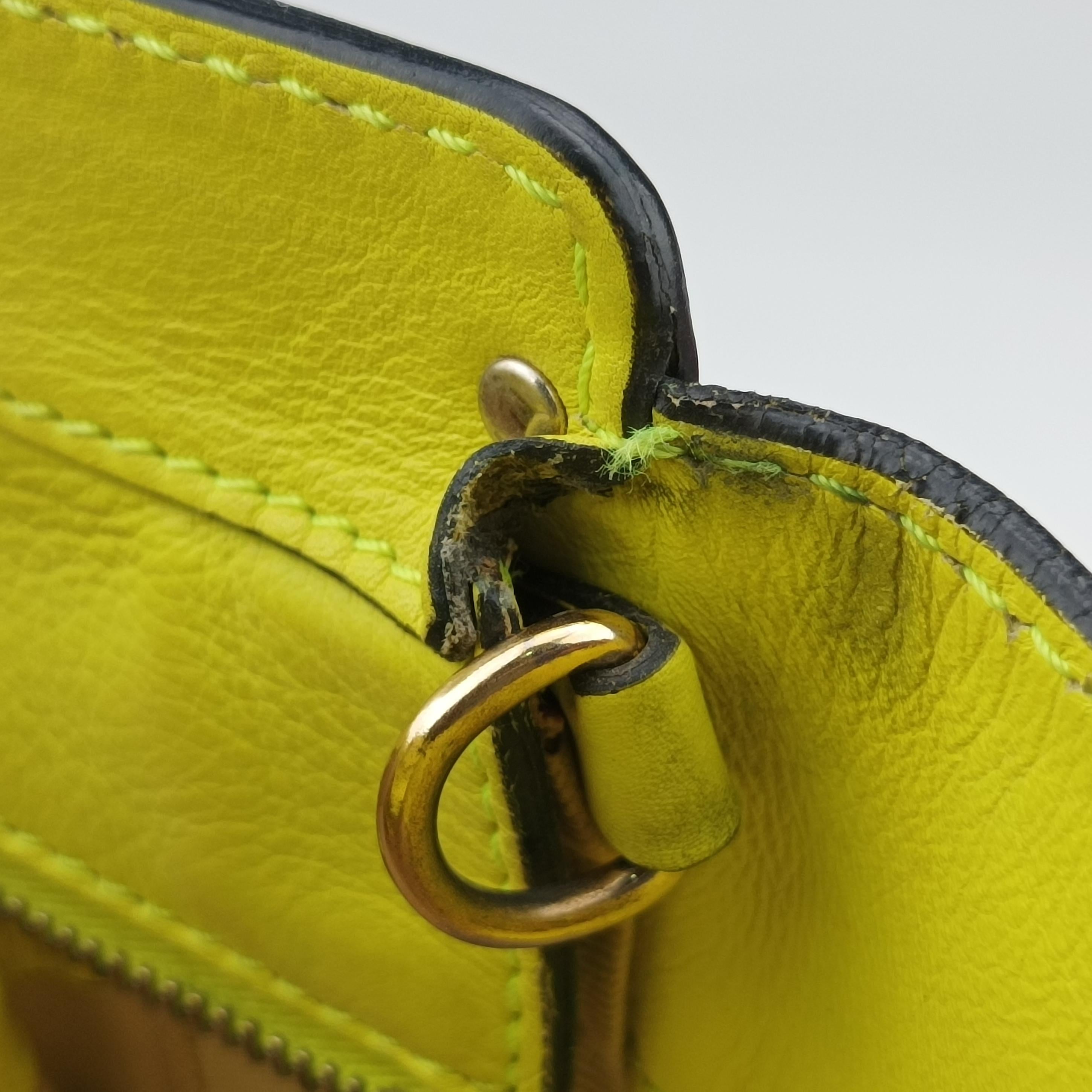 Pre-owned Valentino Rockstud Yellow Leather  shoulderbag | stylenewstar