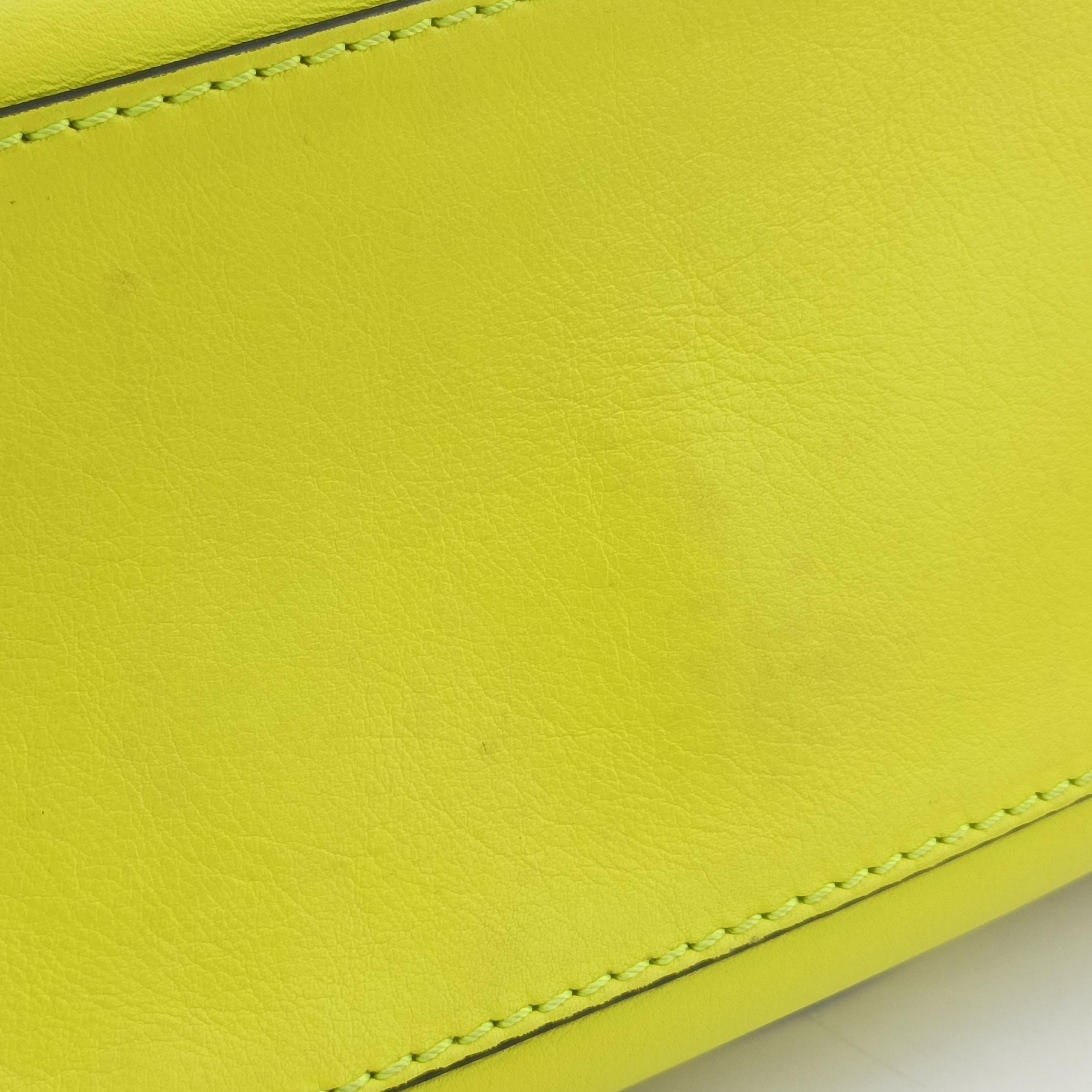 Pre-owned Valentino Rockstud Yellow Leather  shoulderbag | stylenewstar