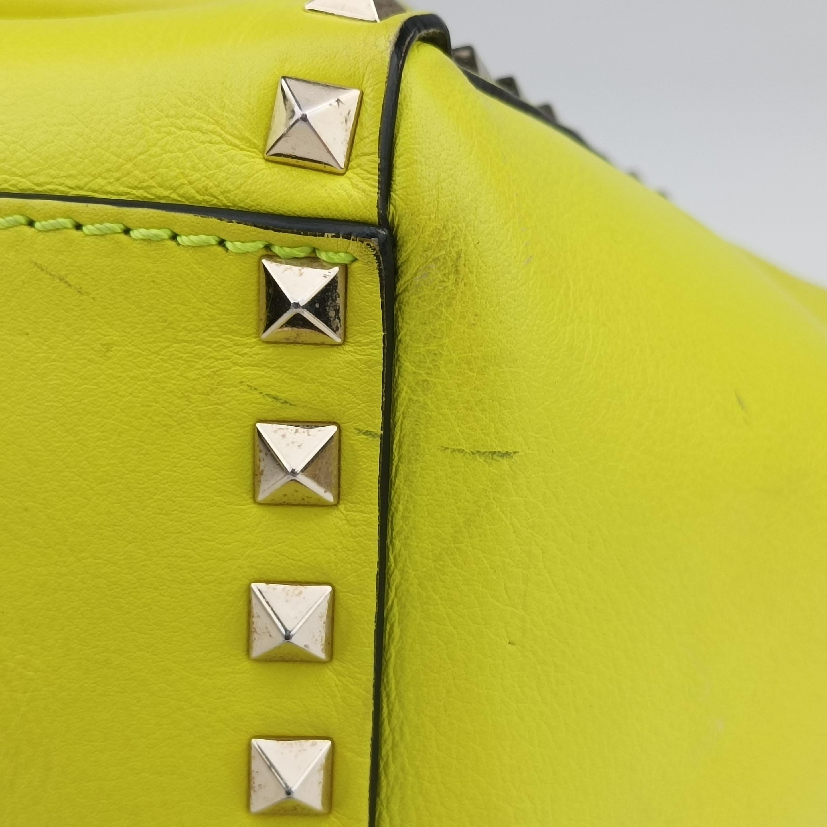 Pre-owned Valentino Rockstud Yellow Leather  shoulderbag | stylenewstar
