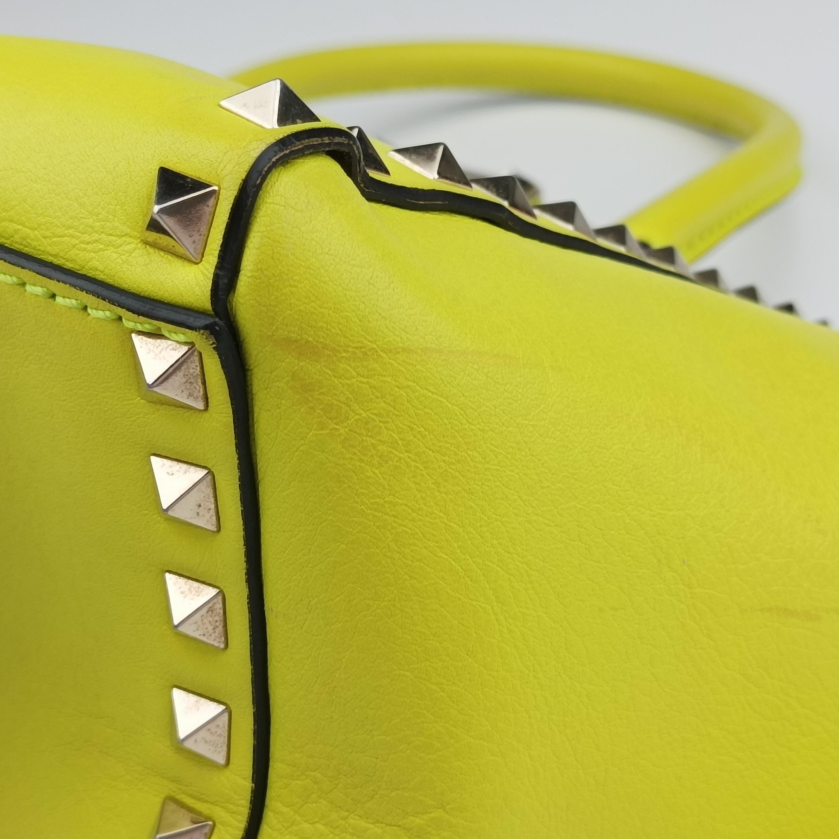 Pre-owned Valentino Rockstud Yellow Leather  shoulderbag | stylenewstar