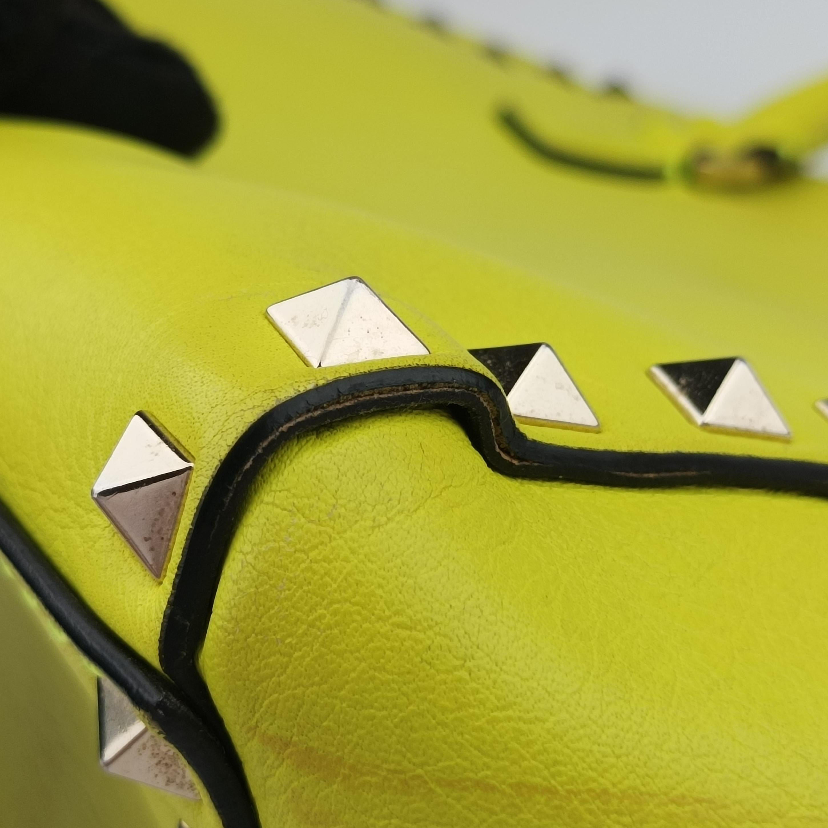 Pre-owned Valentino Rockstud Yellow Leather  shoulderbag | stylenewstar