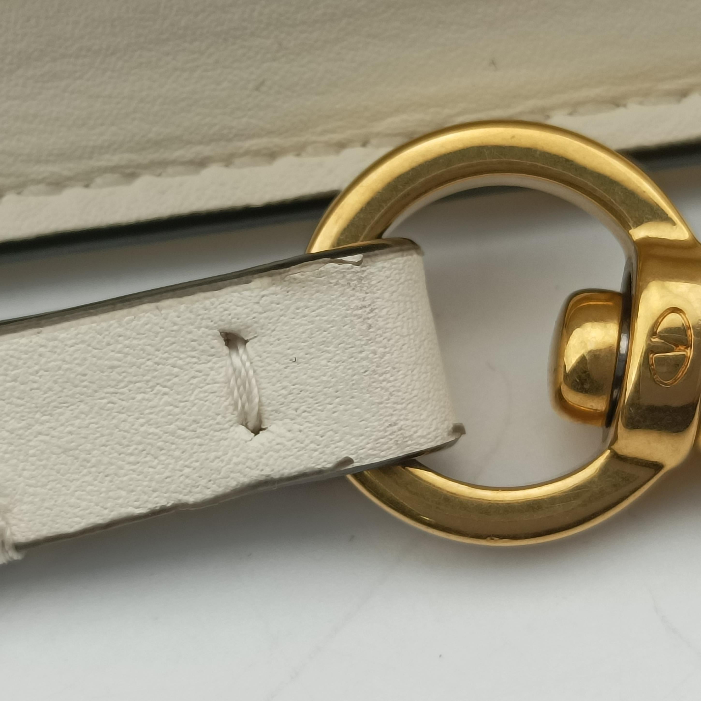 Pre-owned Valentino Garavani Loco White Leather  handbag | stylenewstar