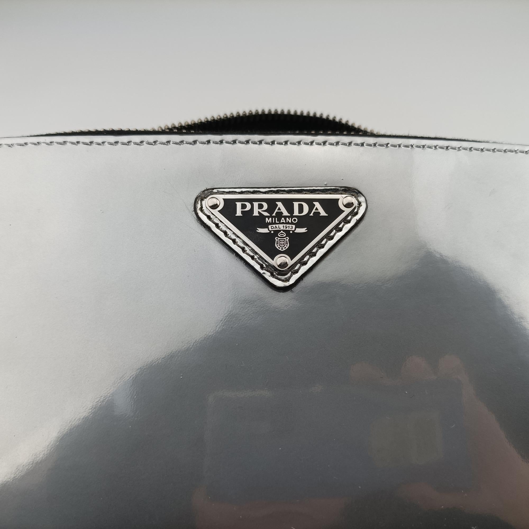 Pre-owned Prada Brique Chrome Silver Patent 2VH070 shoulderbag | stylenewstar