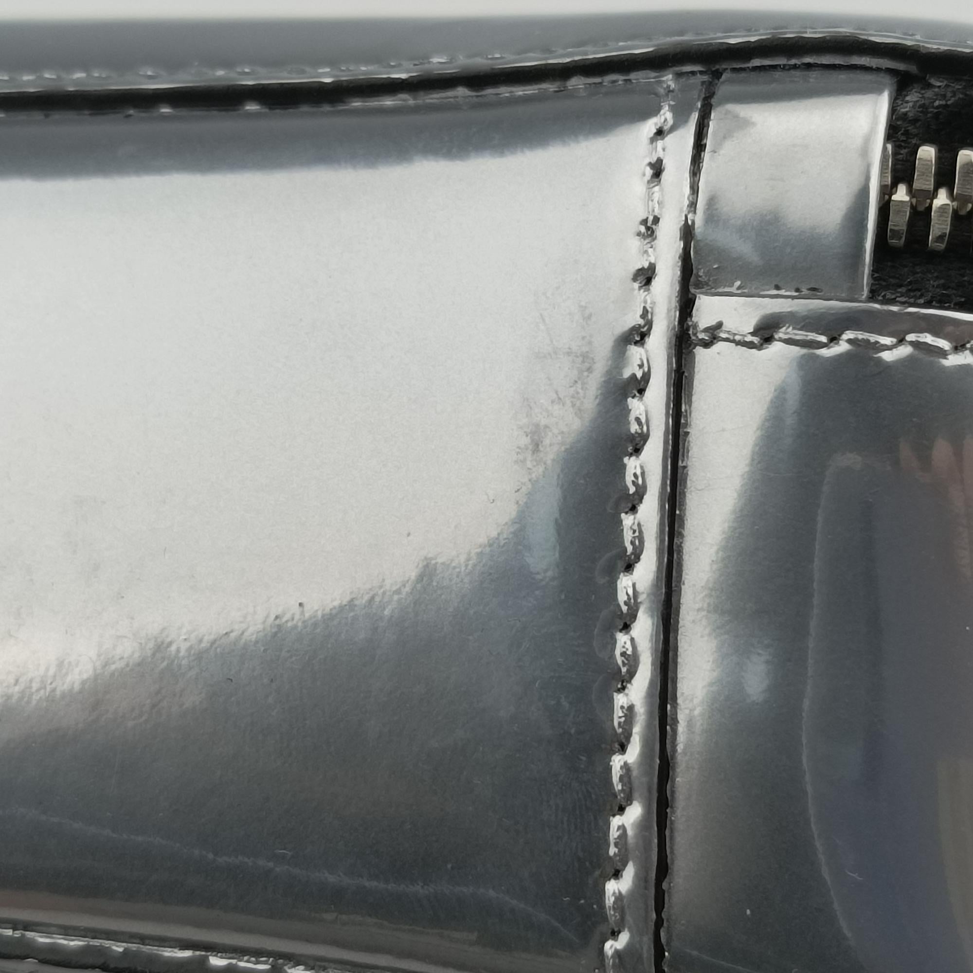 Pre-owned Prada Brique Chrome Silver Patent 2VH070 shoulderbag | stylenewstar
