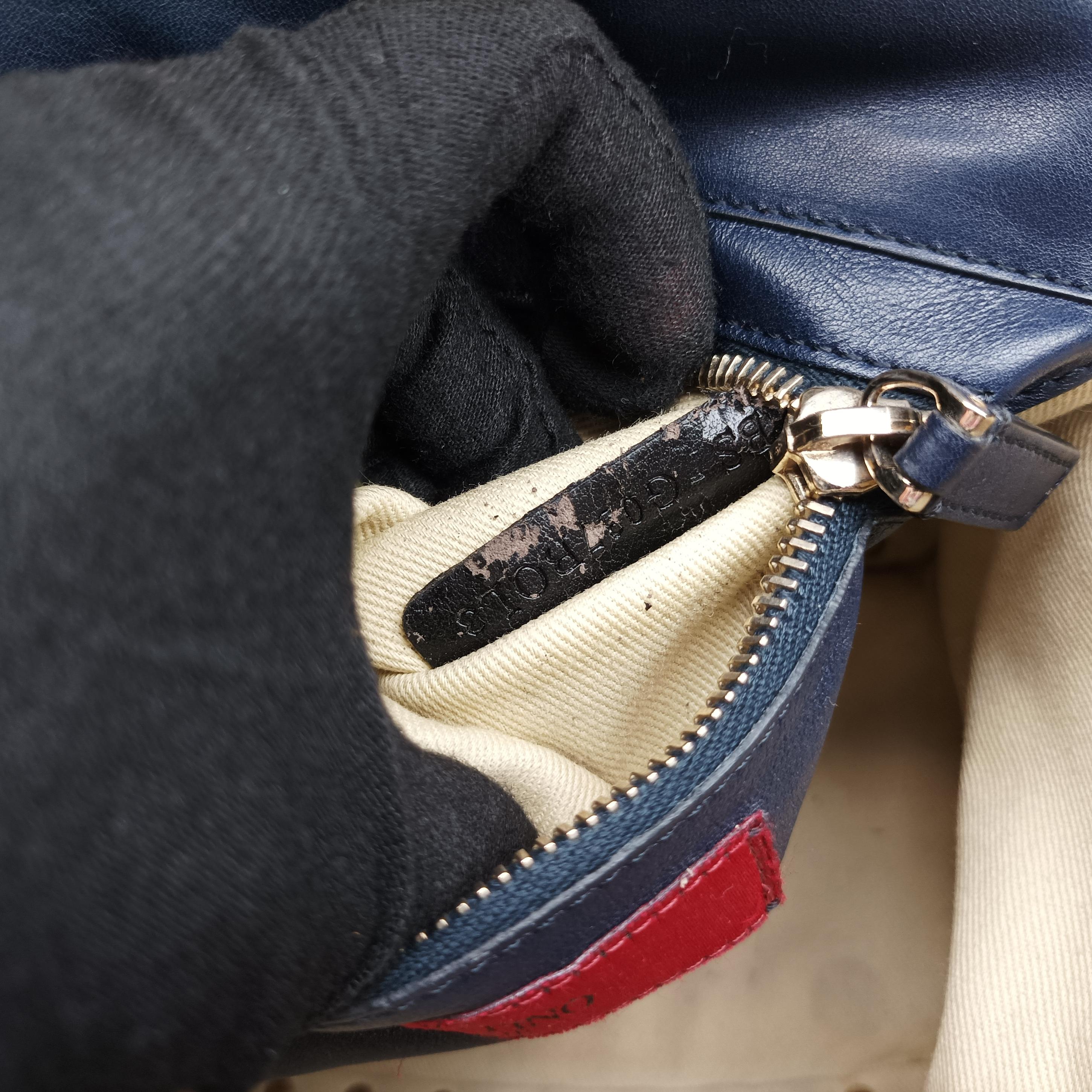 Secondhand Valentino Rockstud Navy Leather  shoulderbag | stylenewstar