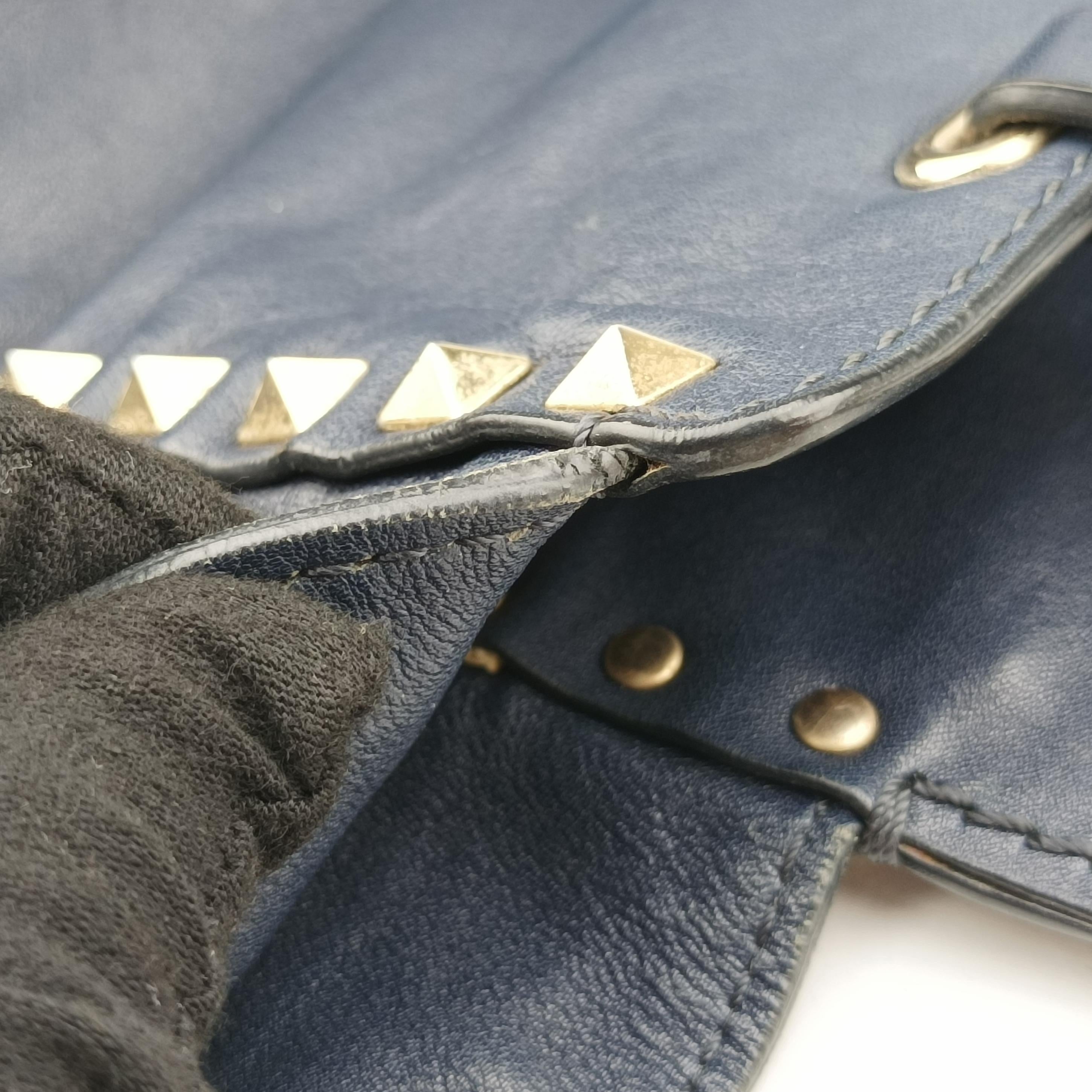 Secondhand Valentino Rockstud Navy Leather  shoulderbag | stylenewstar