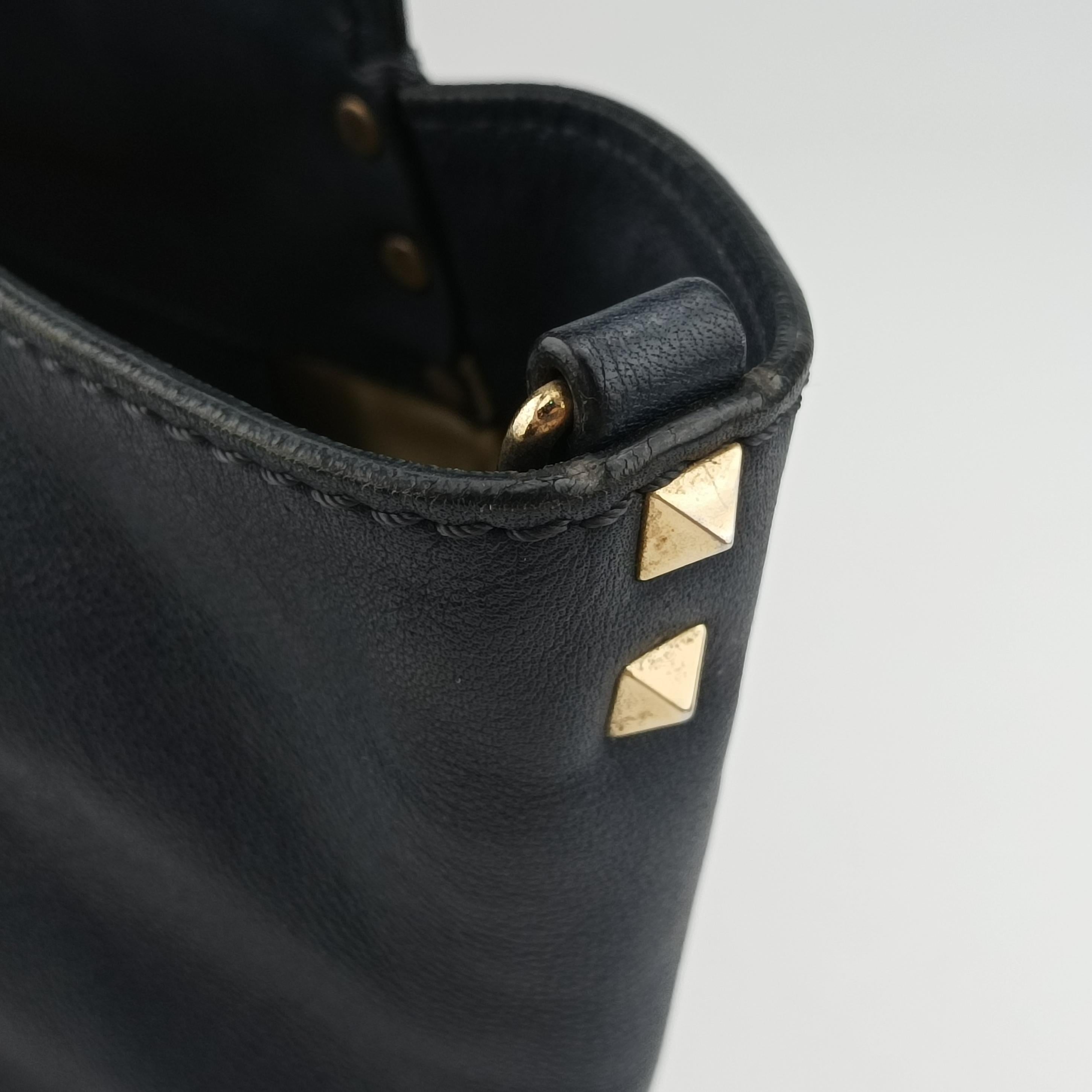 Secondhand Valentino Rockstud Navy Leather  shoulderbag | stylenewstar