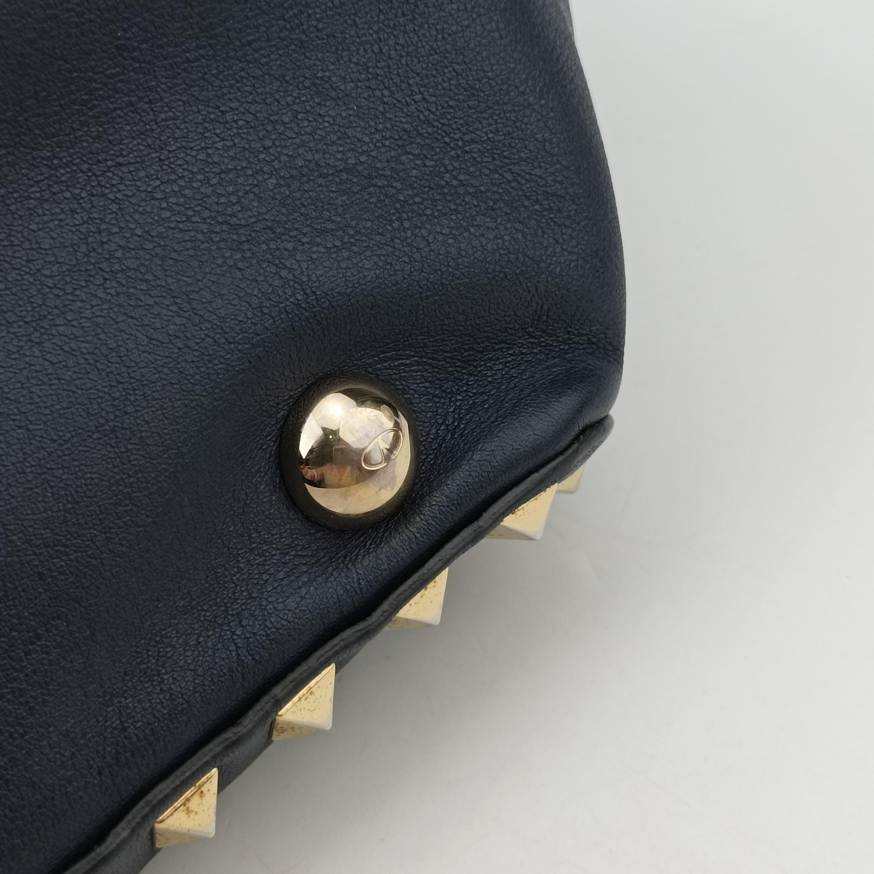 Secondhand Valentino Rockstud Navy Leather  shoulderbag | stylenewstar
