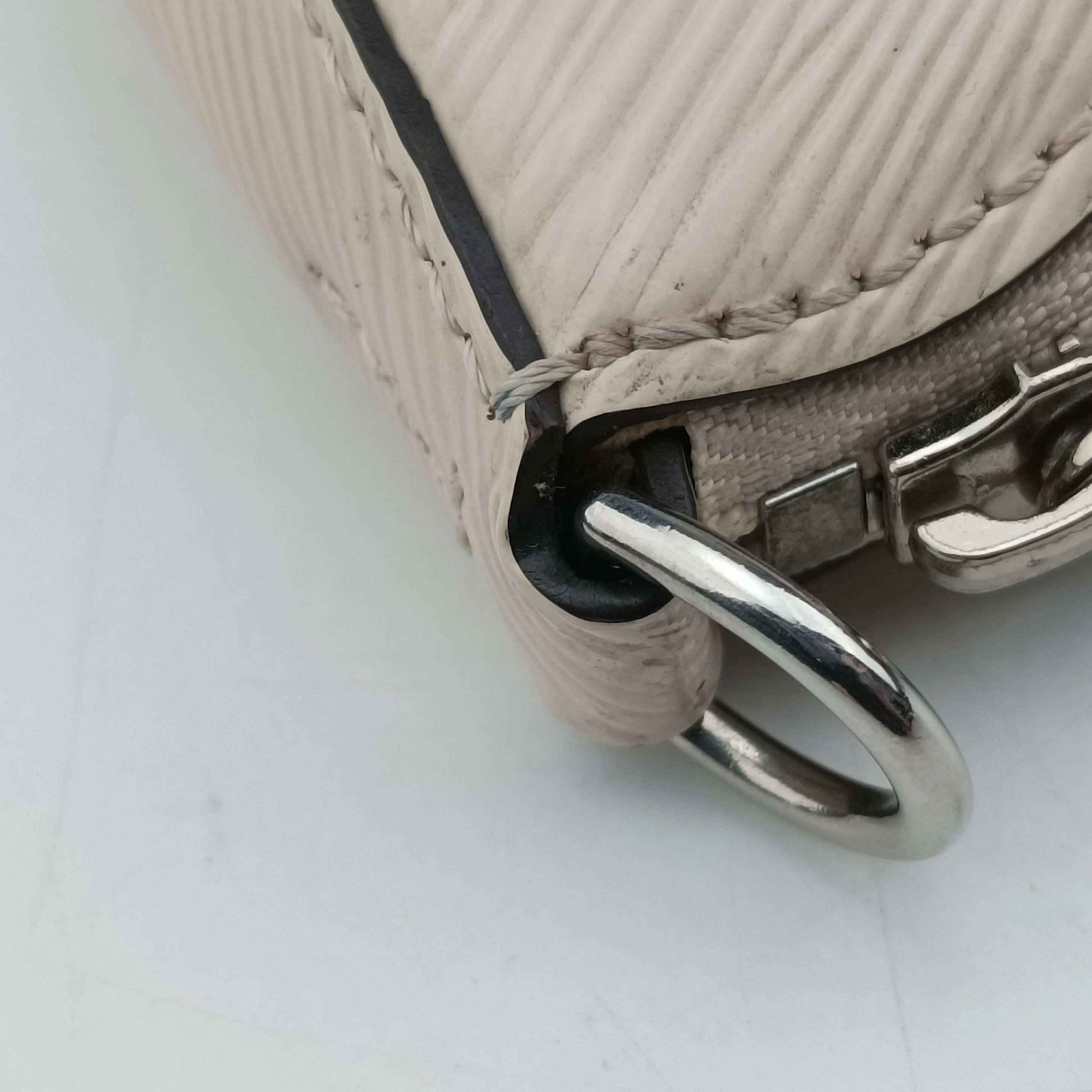 Pre-owned Louis Vuitton Marelle quartz Epi M80688 shoulderbag | stylenewstar