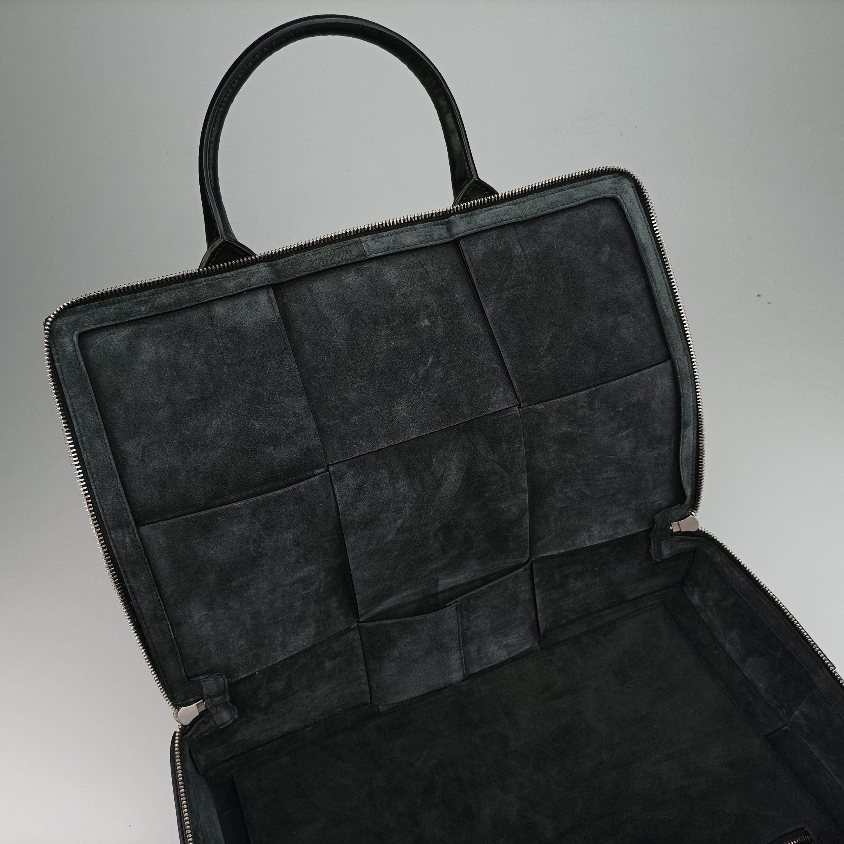 Pre-owned Bottega Veneta The Arcotote Black lambskin  shoulderbag | stylenewstar