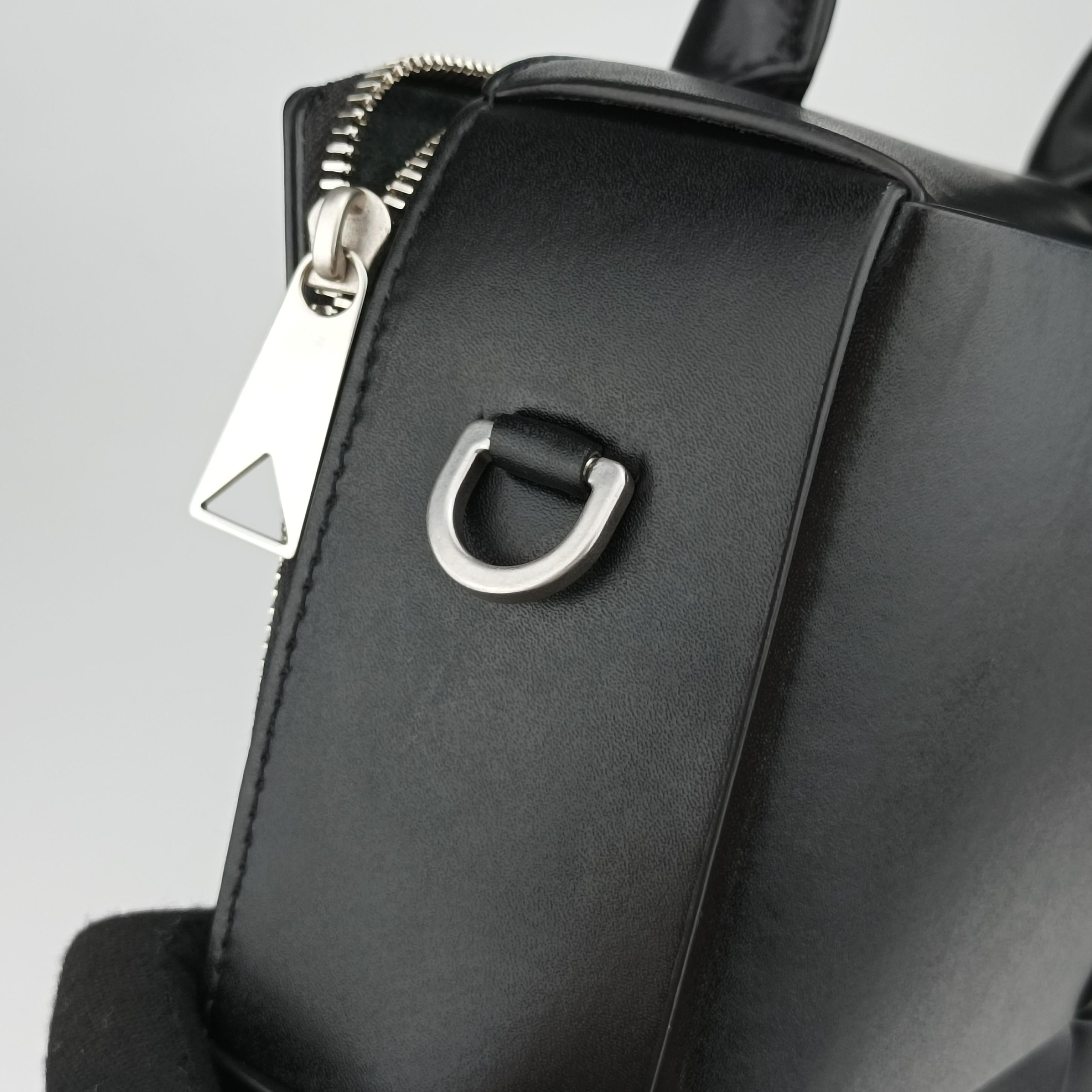 Pre-owned Bottega Veneta The Arcotote Black lambskin  shoulderbag | stylenewstar