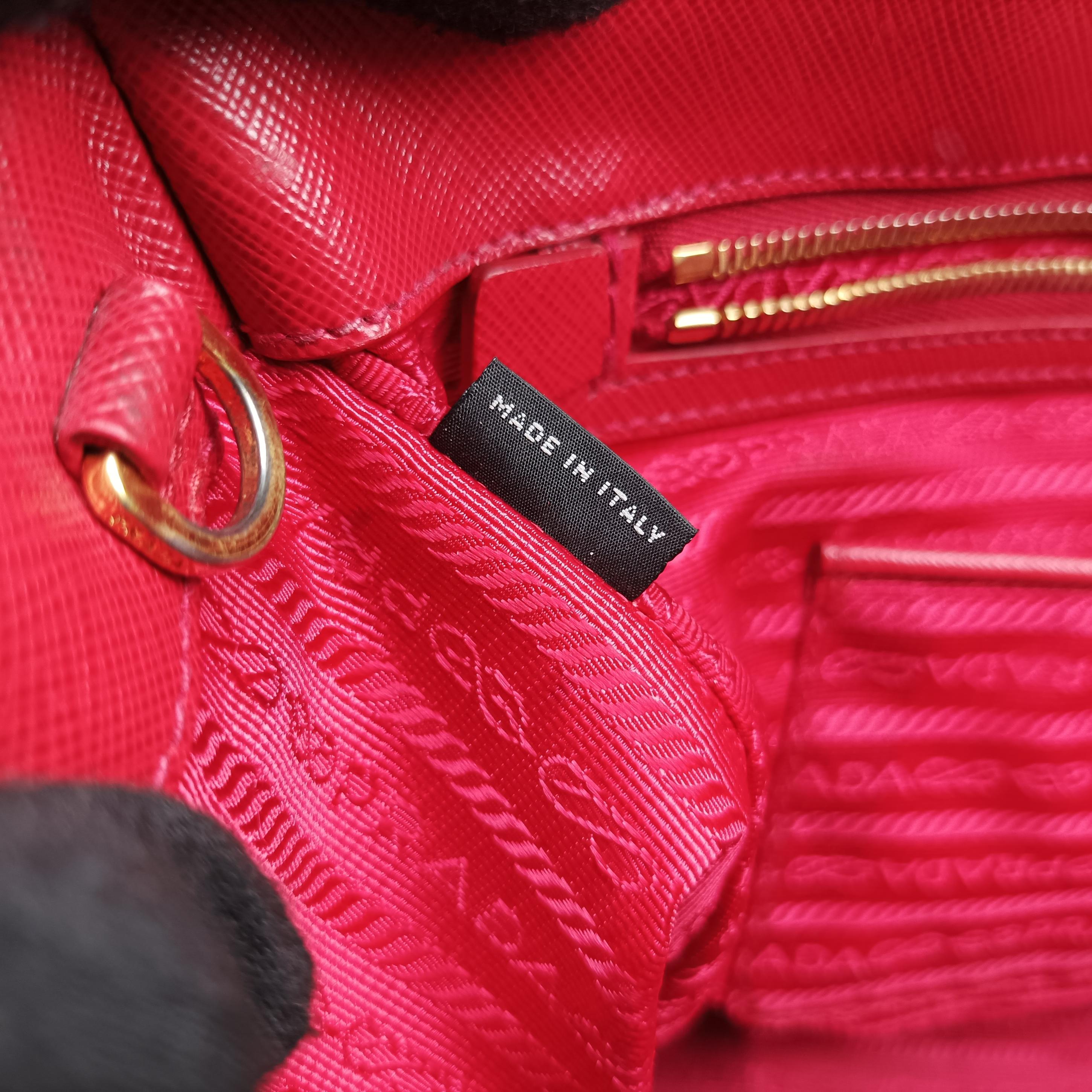 Secondhand Prada Galleria Red SAFFIANO Leather BN2274 shoulderbag | stylenewstar