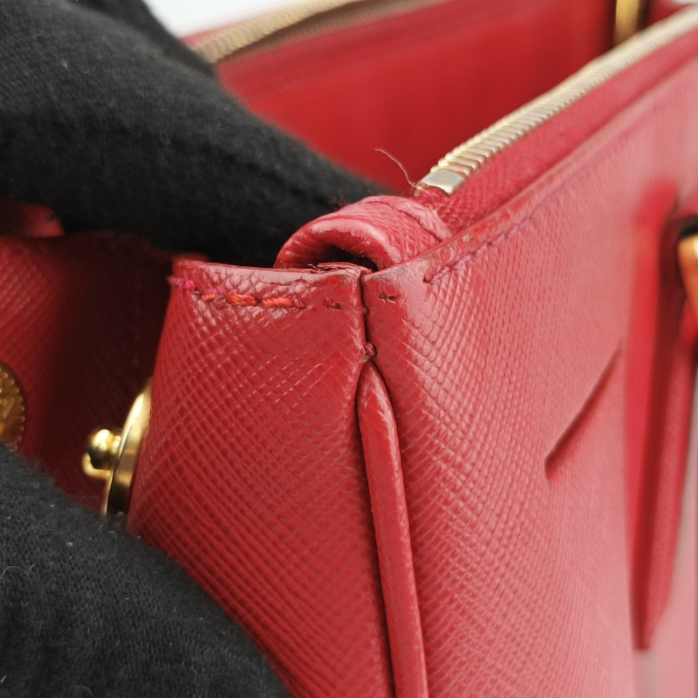 Secondhand Prada Galleria Red SAFFIANO Leather BN2274 shoulderbag | stylenewstar