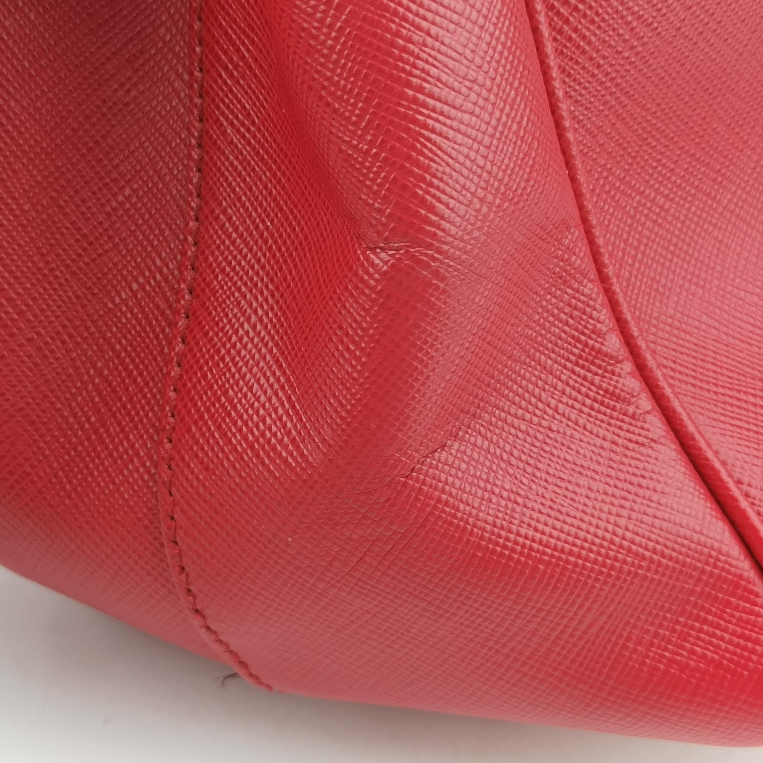 Secondhand Prada Galleria Red SAFFIANO Leather BN2274 shoulderbag | stylenewstar