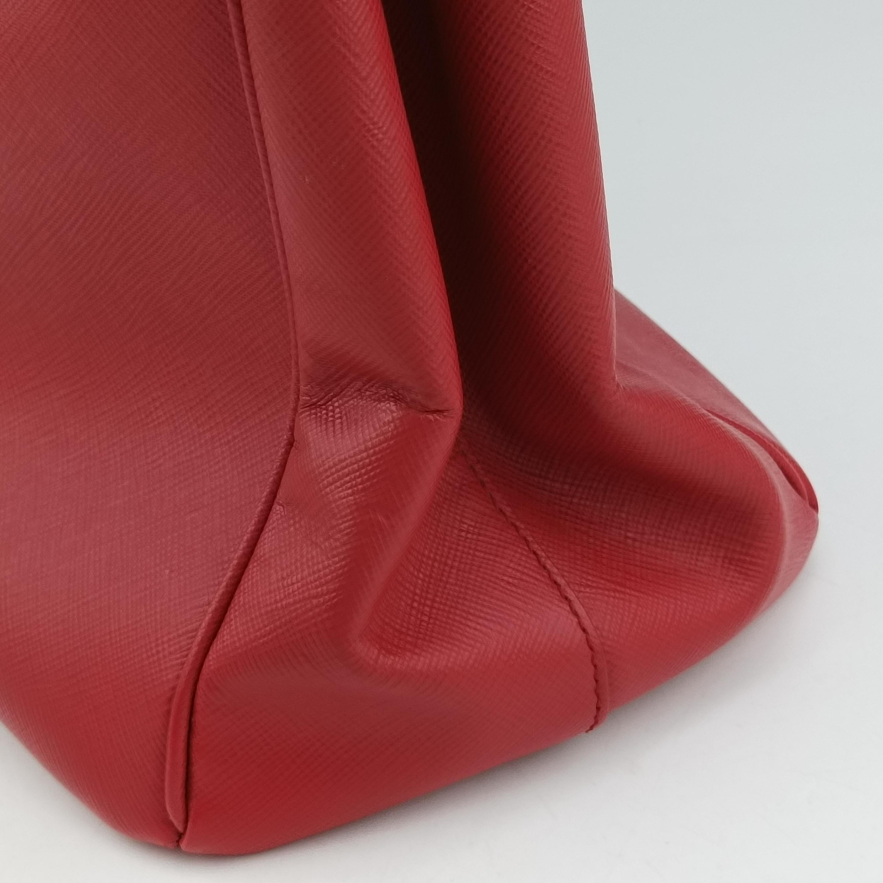Secondhand Prada Galleria Red SAFFIANO Leather BN2274 shoulderbag | stylenewstar