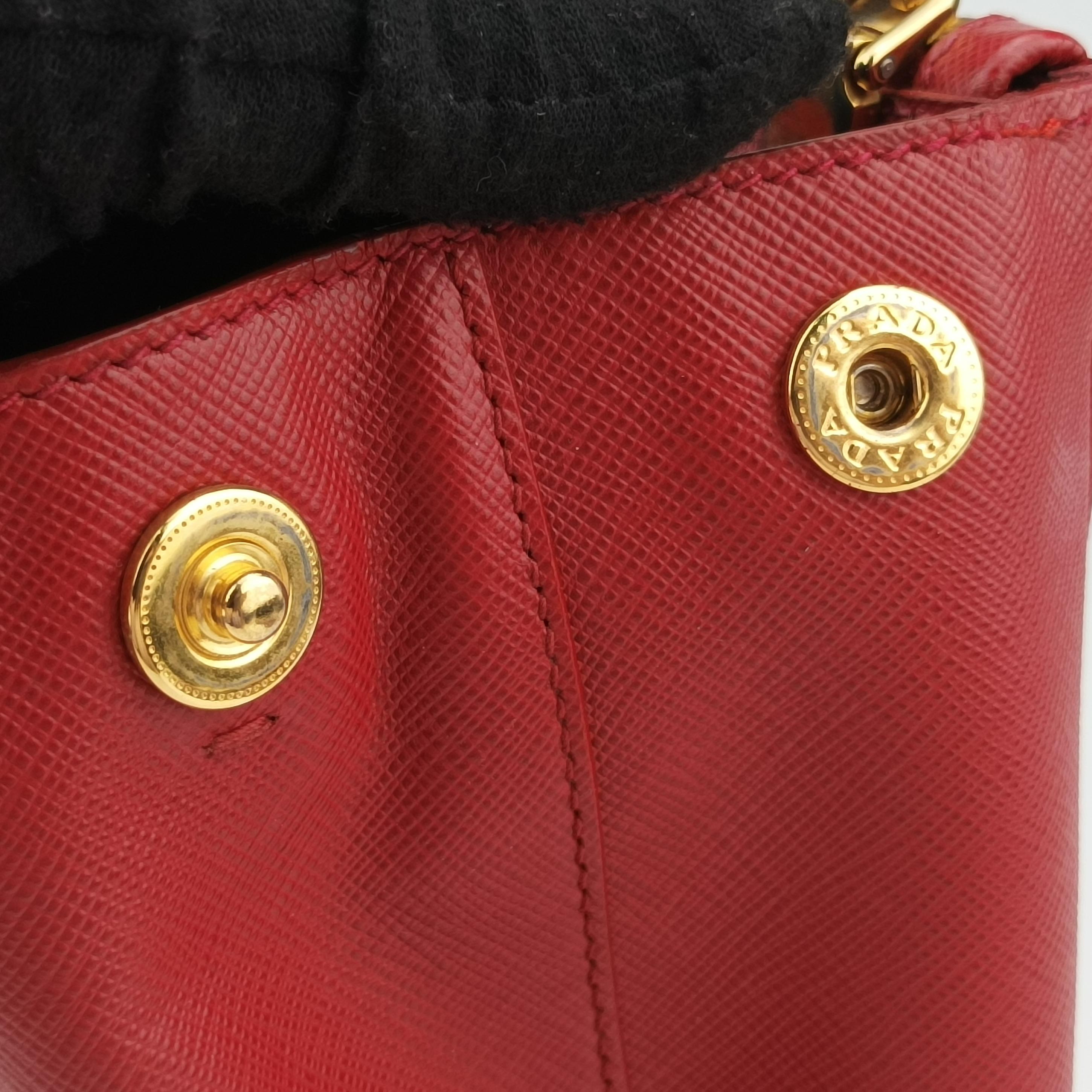 Secondhand Prada Galleria Red SAFFIANO Leather BN2274 shoulderbag | stylenewstar