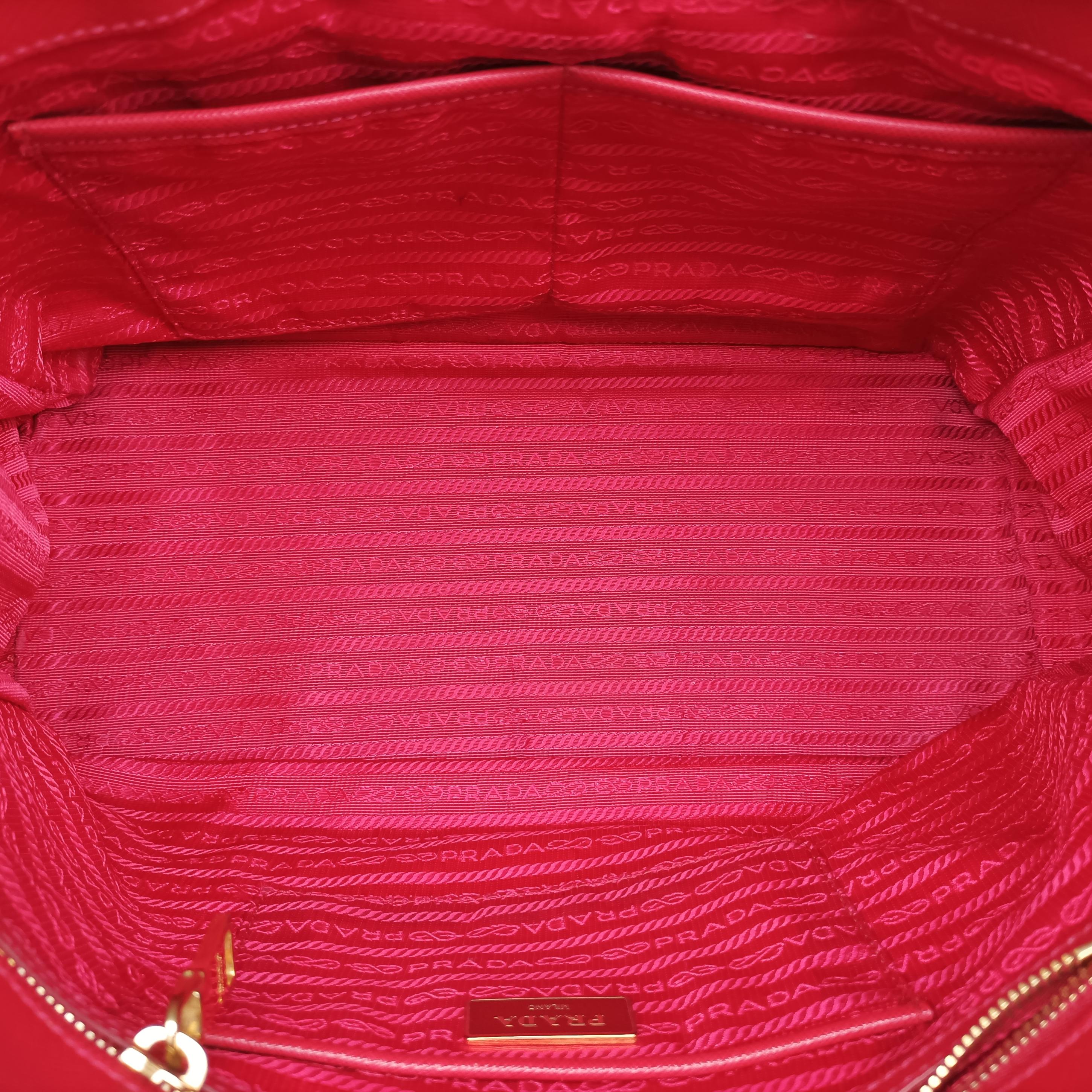 Secondhand Prada Galleria Red SAFFIANO Leather BN2274 shoulderbag | stylenewstar