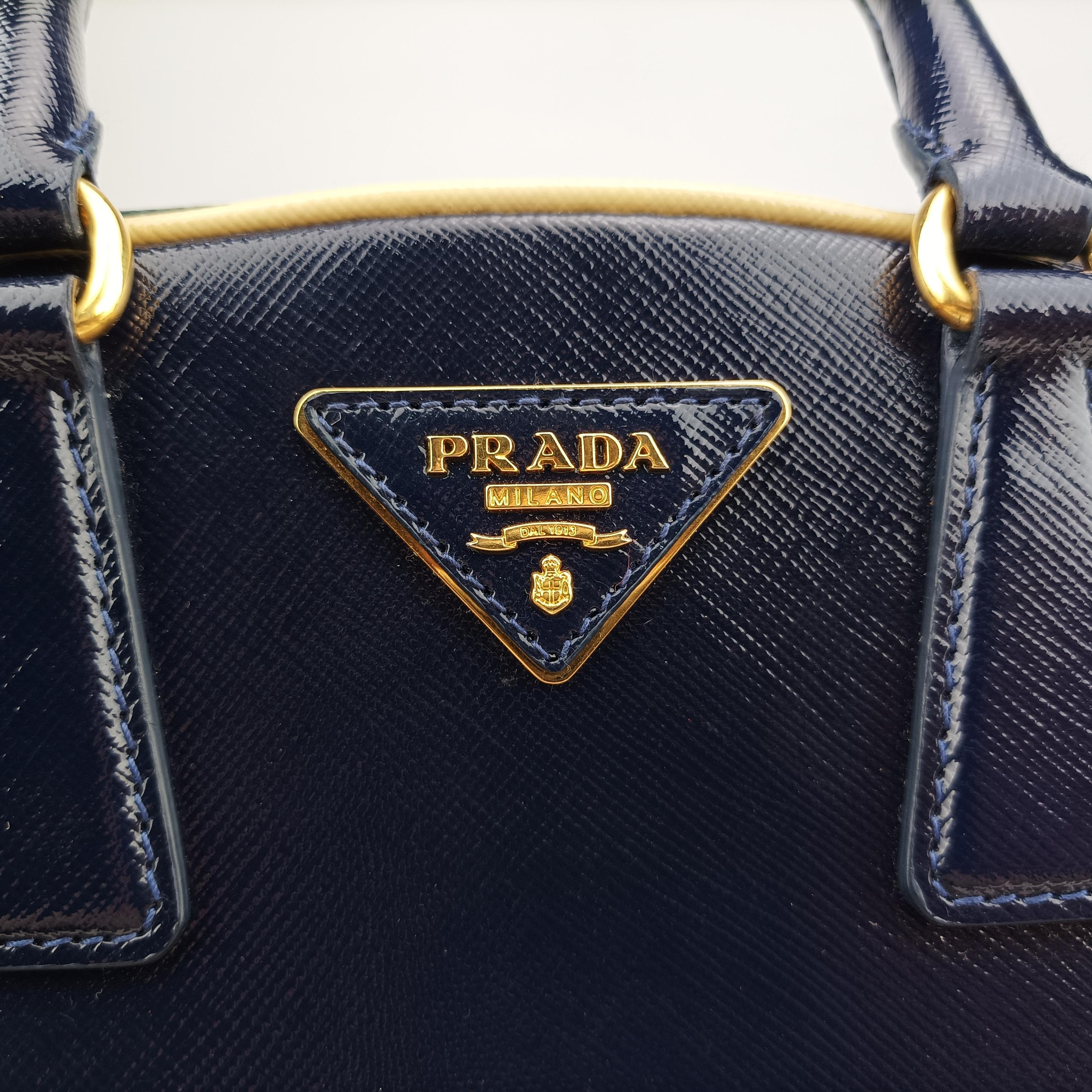 Pre-owned Prada Pyramid Navy×Green Patent  handbag | stylenewstar