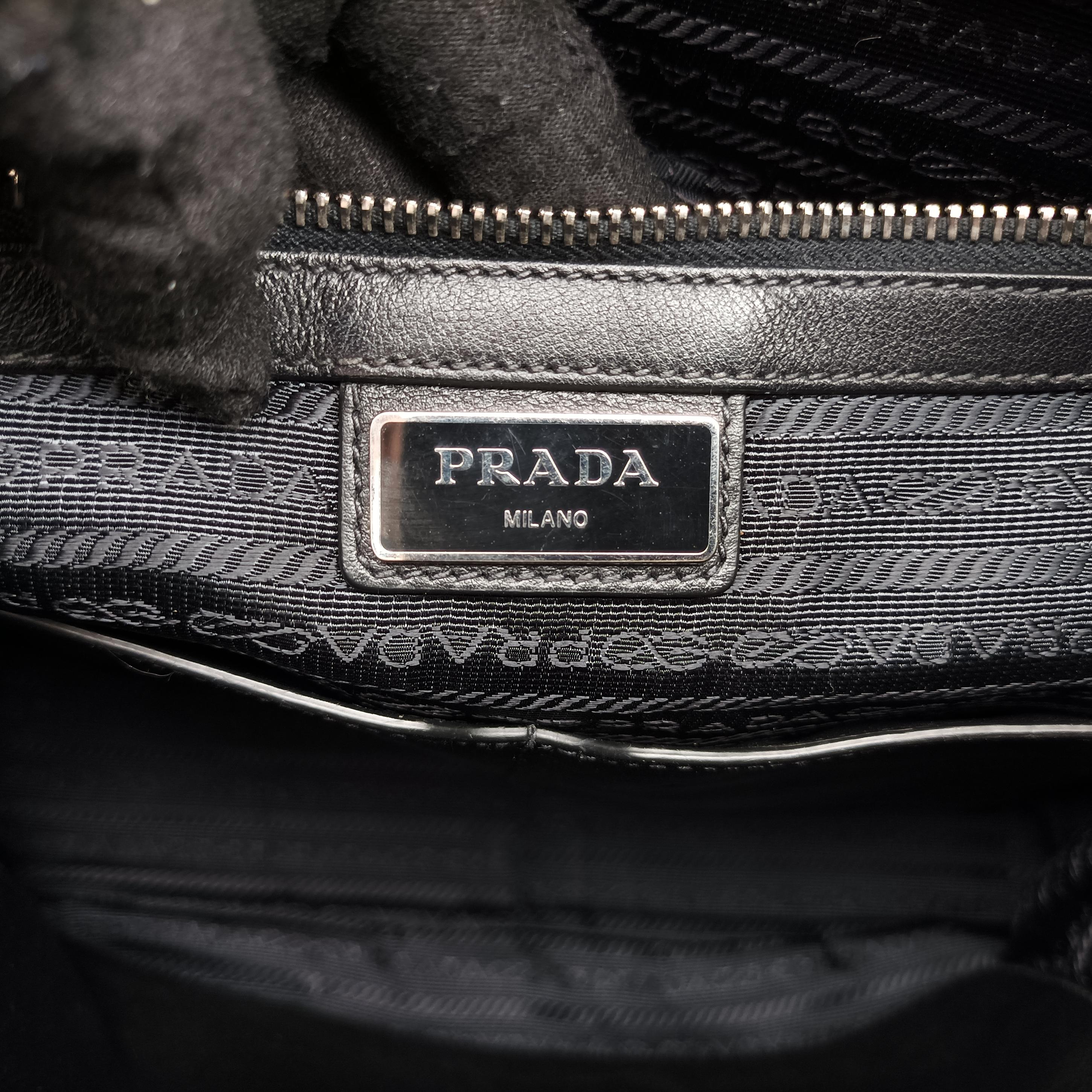 Pre-owned Prada triangle logo plate Black leather 2VG033 shoulderbag | stylenewstar