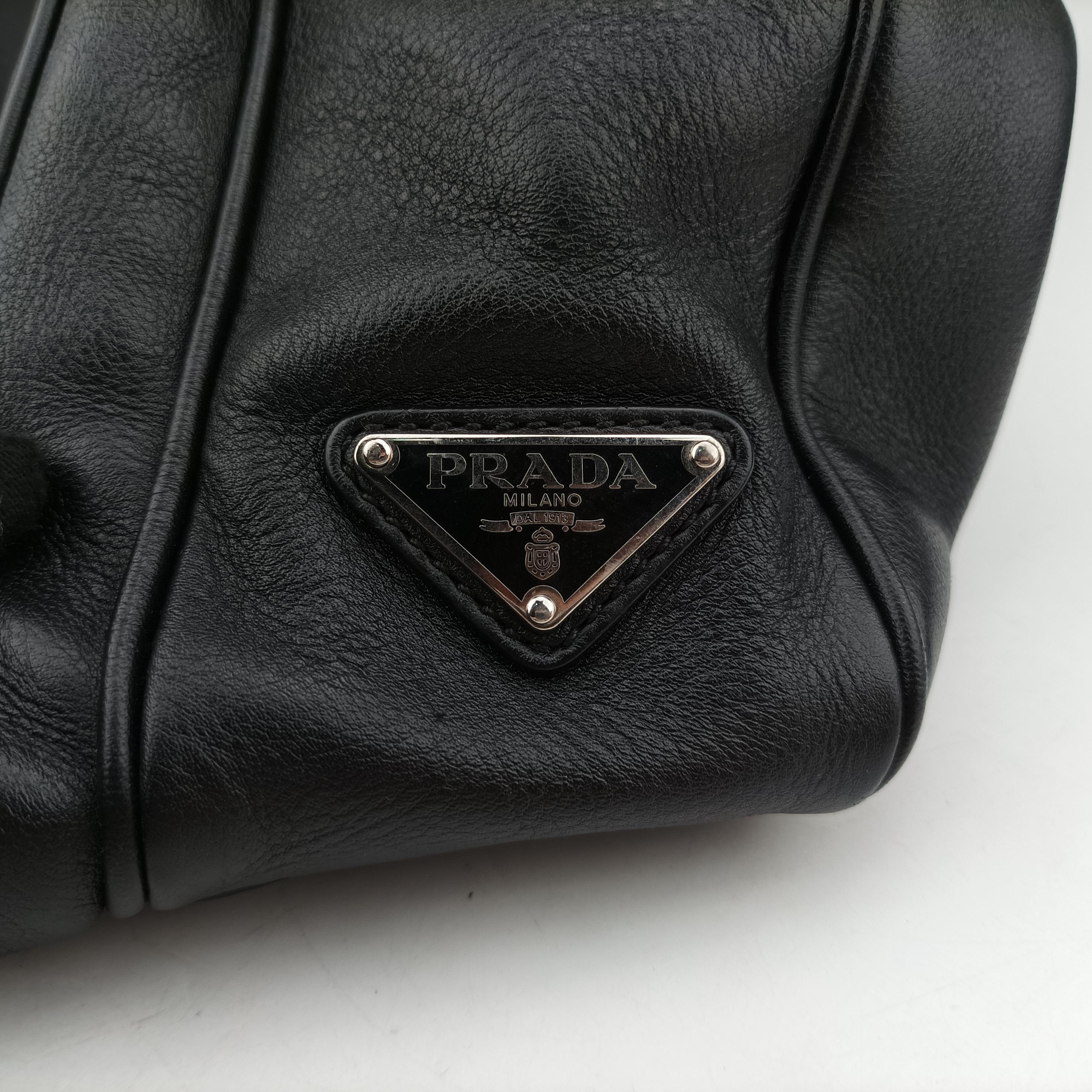 Pre-owned Prada triangle logo plate Black leather 2VG033 shoulderbag | stylenewstar