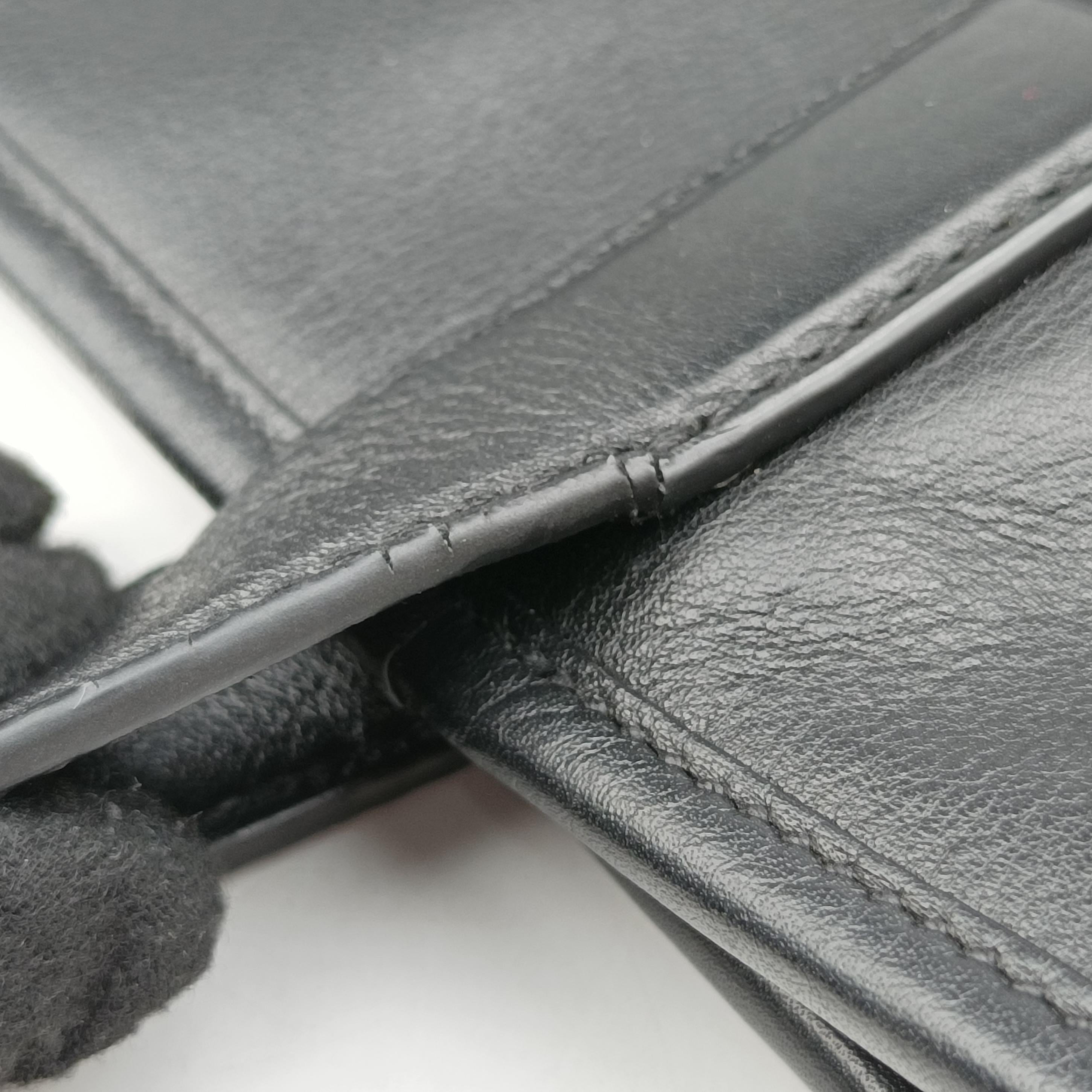 Pre-owned Prada triangle logo plate Black leather 2VG033 shoulderbag | stylenewstar