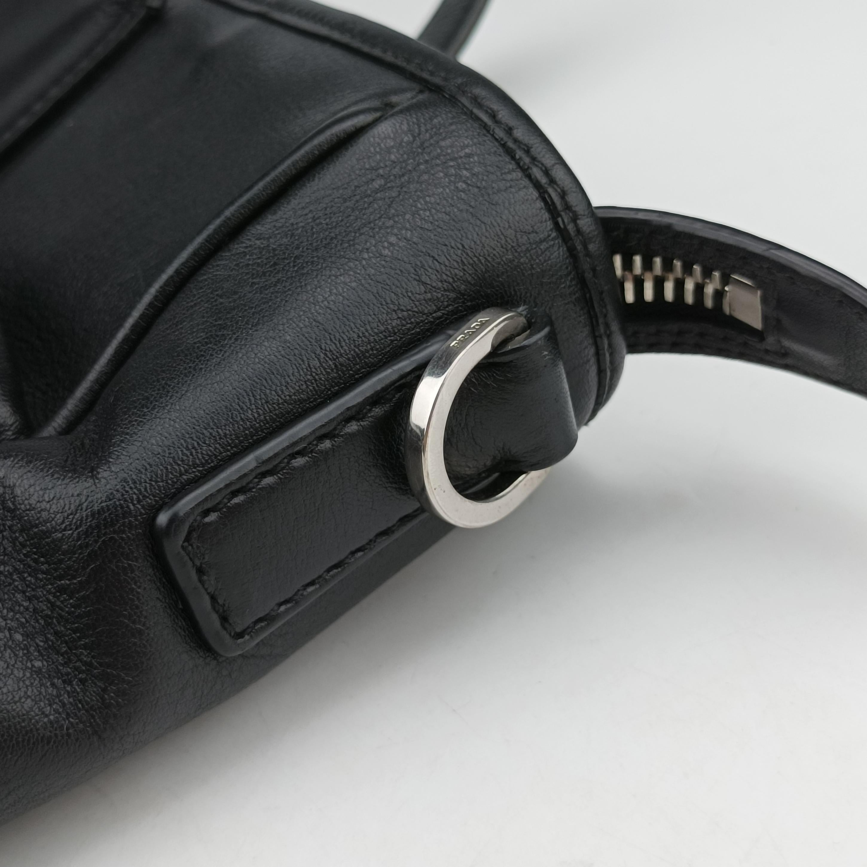 Pre-owned Prada triangle logo plate Black leather 2VG033 shoulderbag | stylenewstar