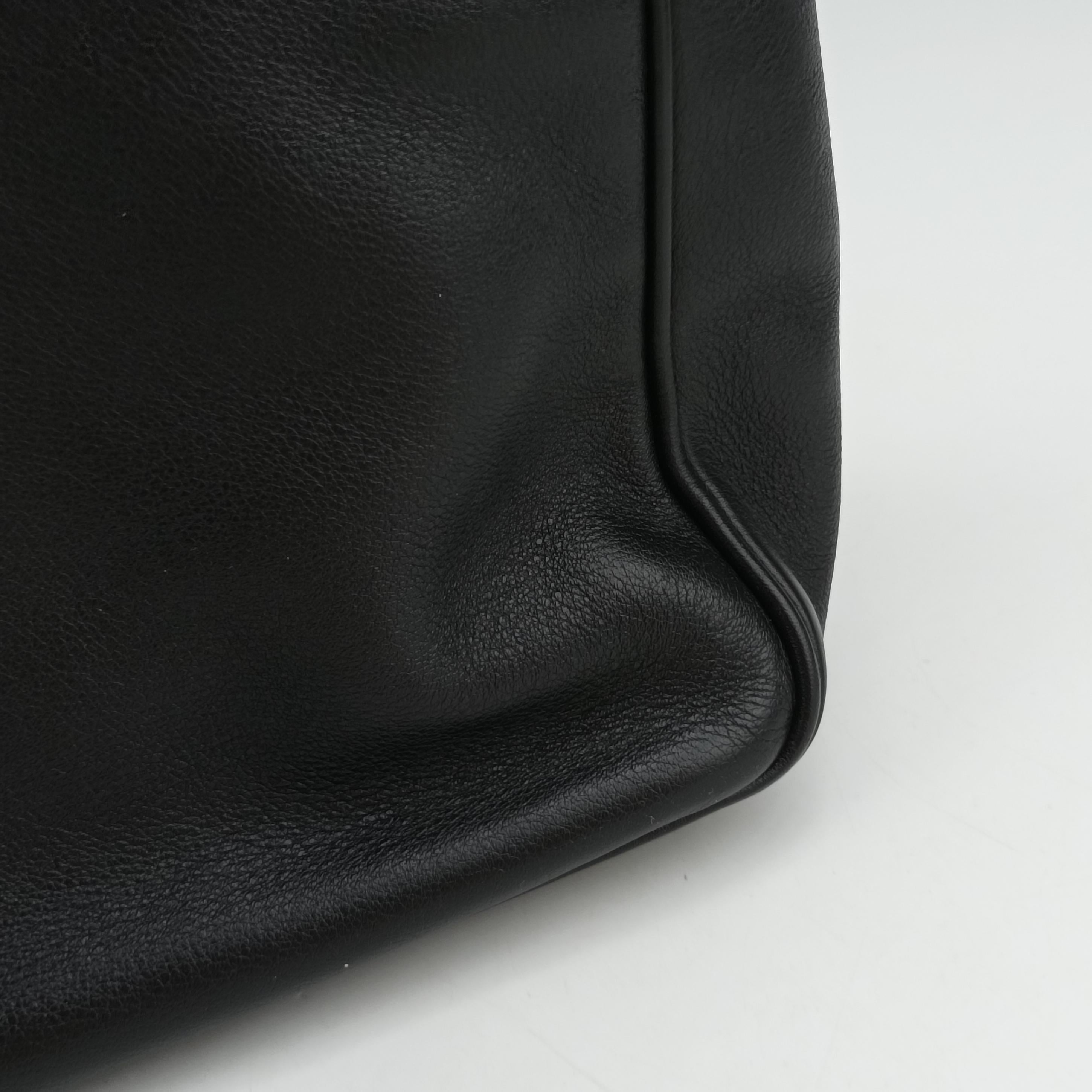 Pre-owned Prada triangle logo plate Black leather 2VG033 shoulderbag | stylenewstar