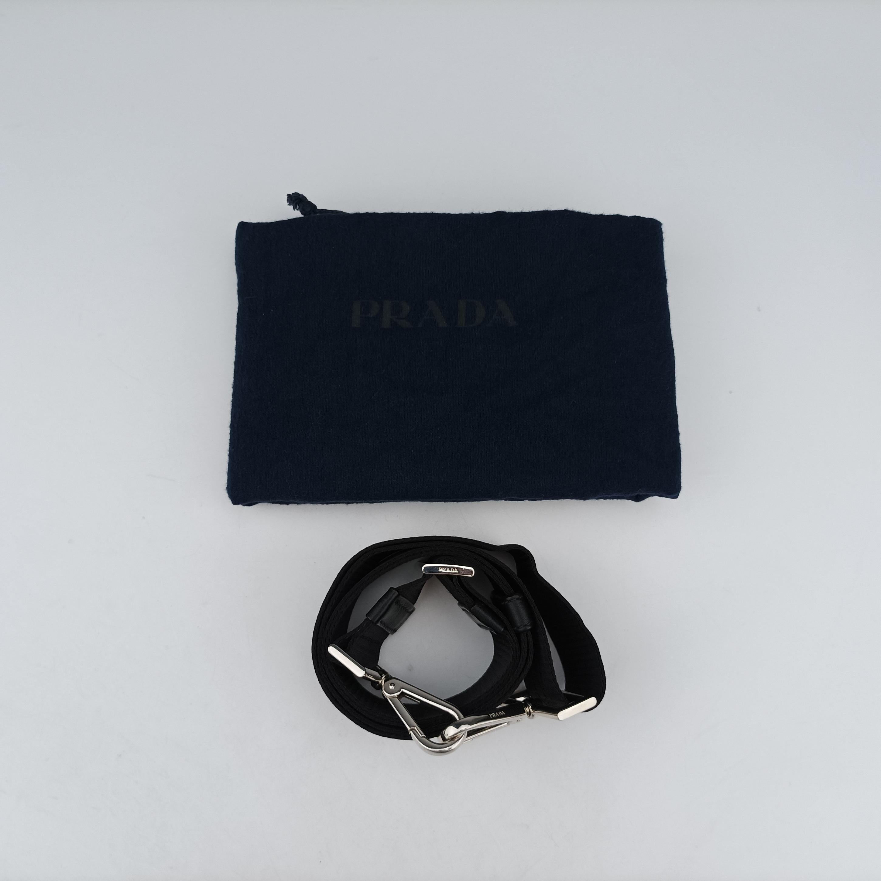 Pre-owned Prada triangle logo plate Black leather 2VG033 shoulderbag | stylenewstar