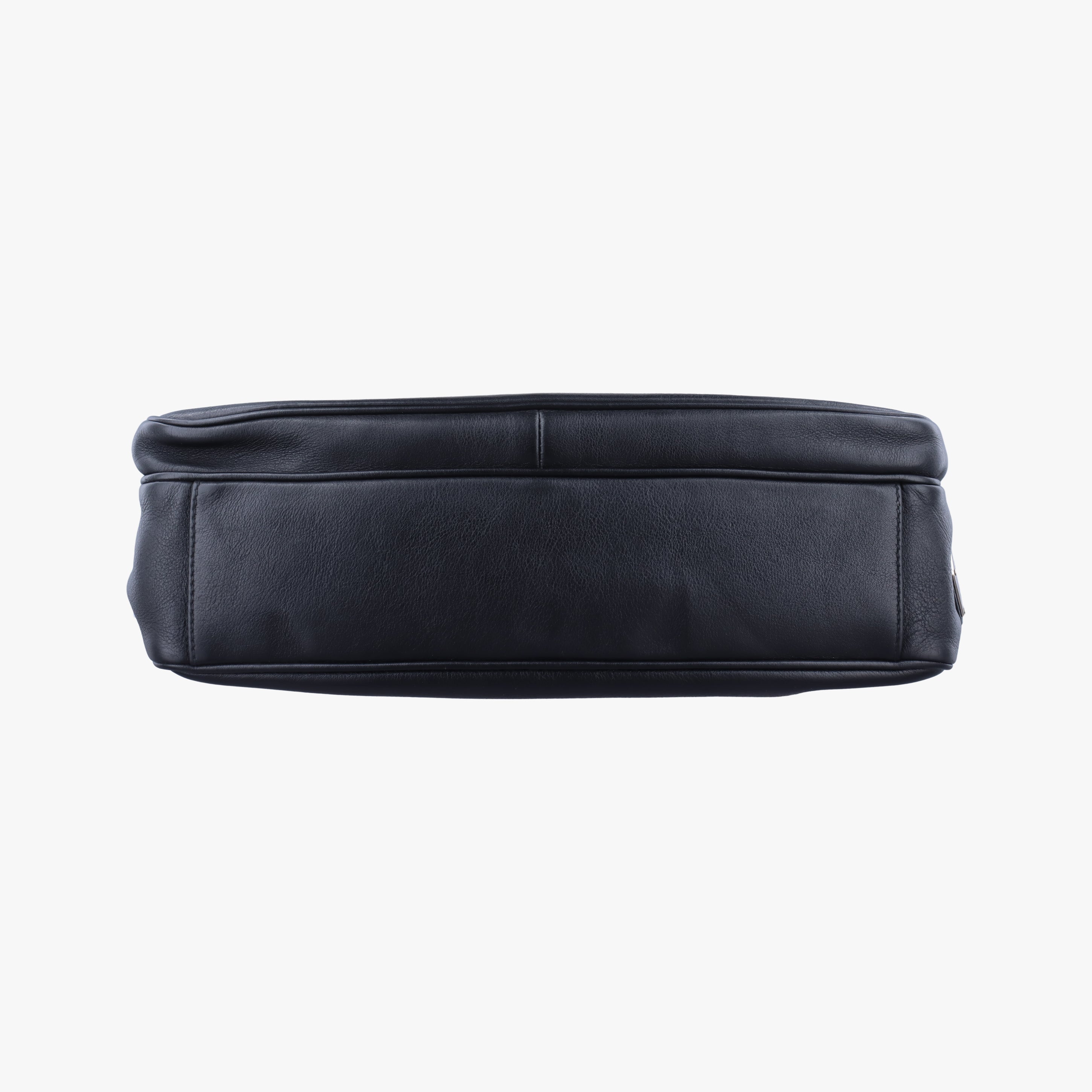 Pre-owned Prada triangle logo plate Black leather 2VG033 shoulderbag | stylenewstar