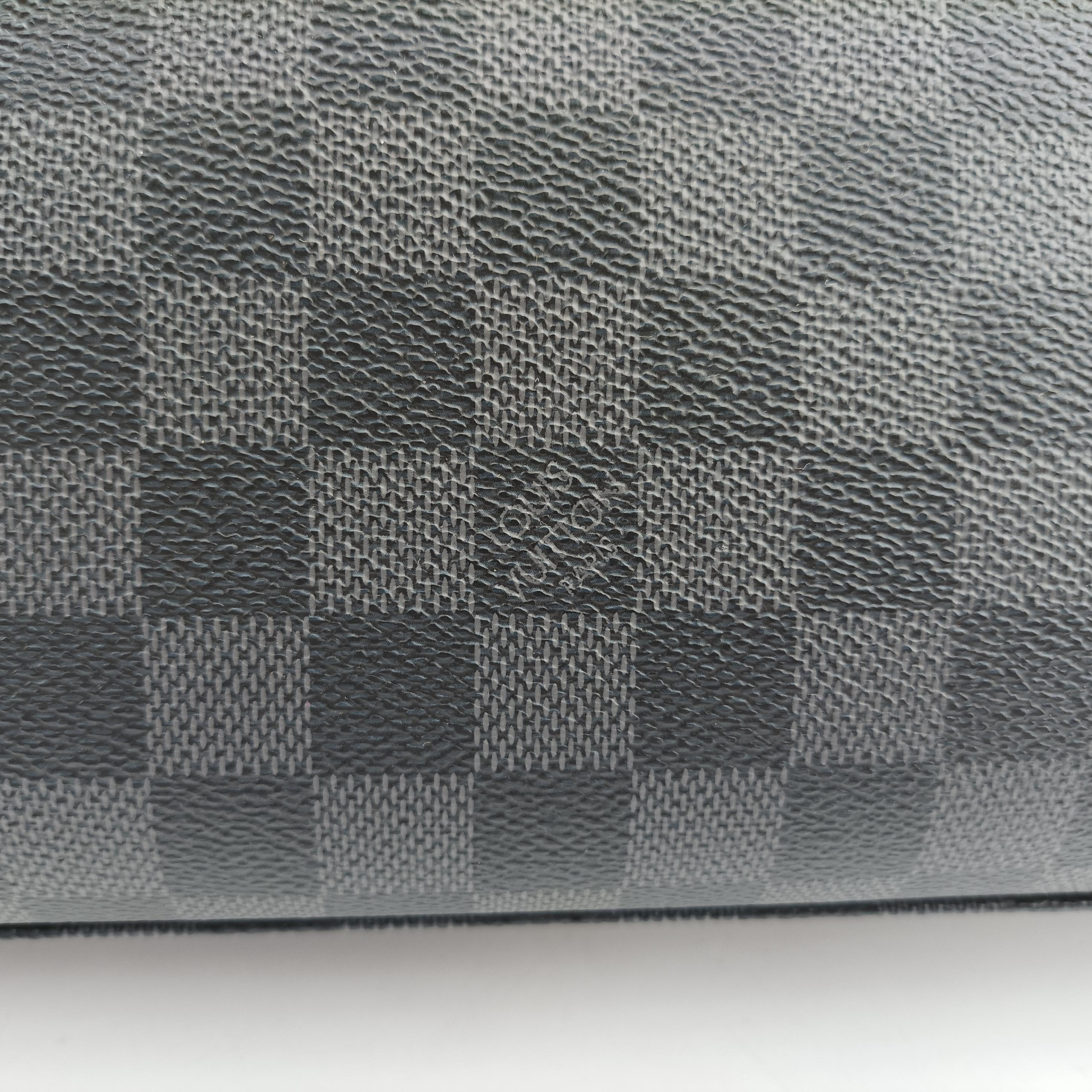 Pre-owned Louis Vuitton Porte Documents Jour Noir Damier Graphite N48224 handbag | stylenewstar